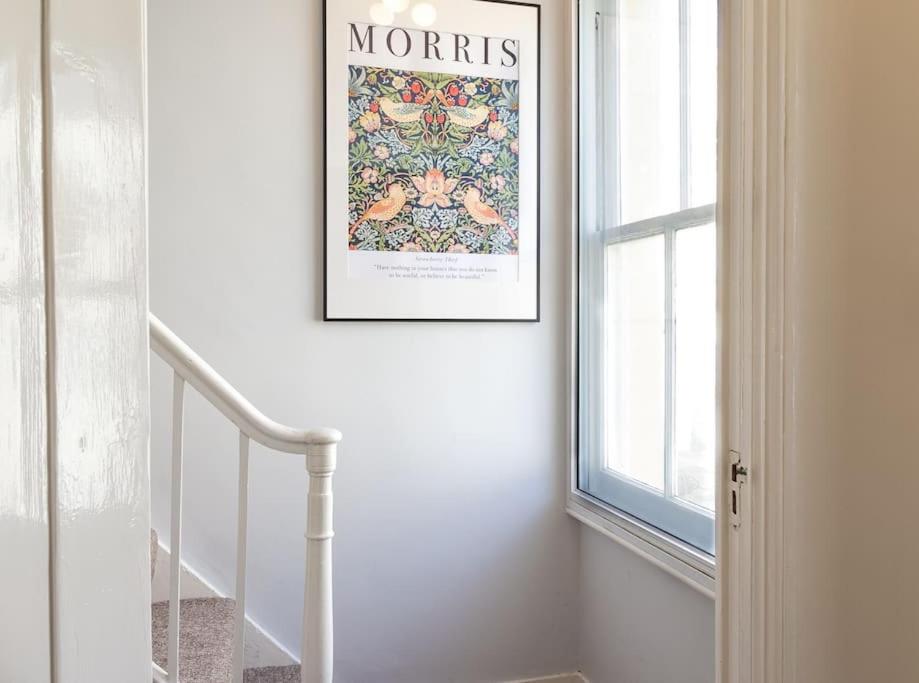 Elegant 2-Bed Regency House by Beach - Hove Lawns