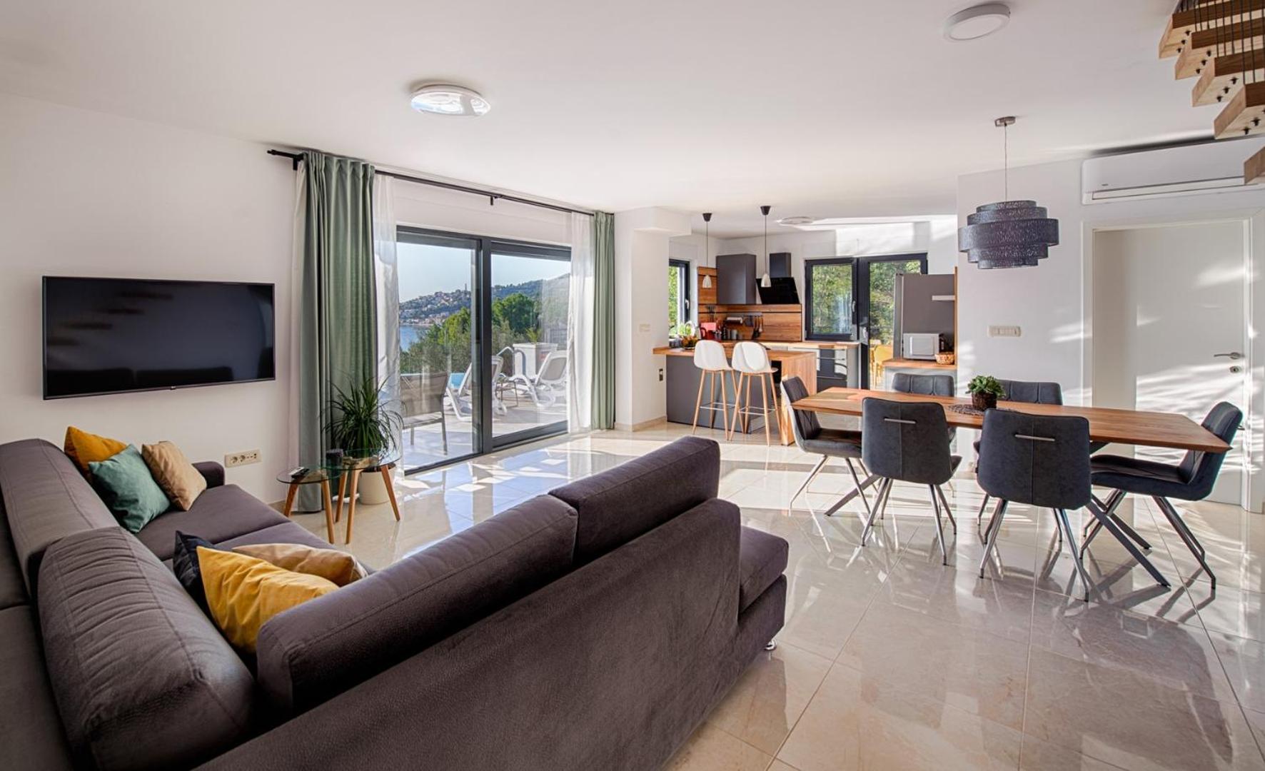 Villa Leona a luxury villa near Makarska, heated pool view 3