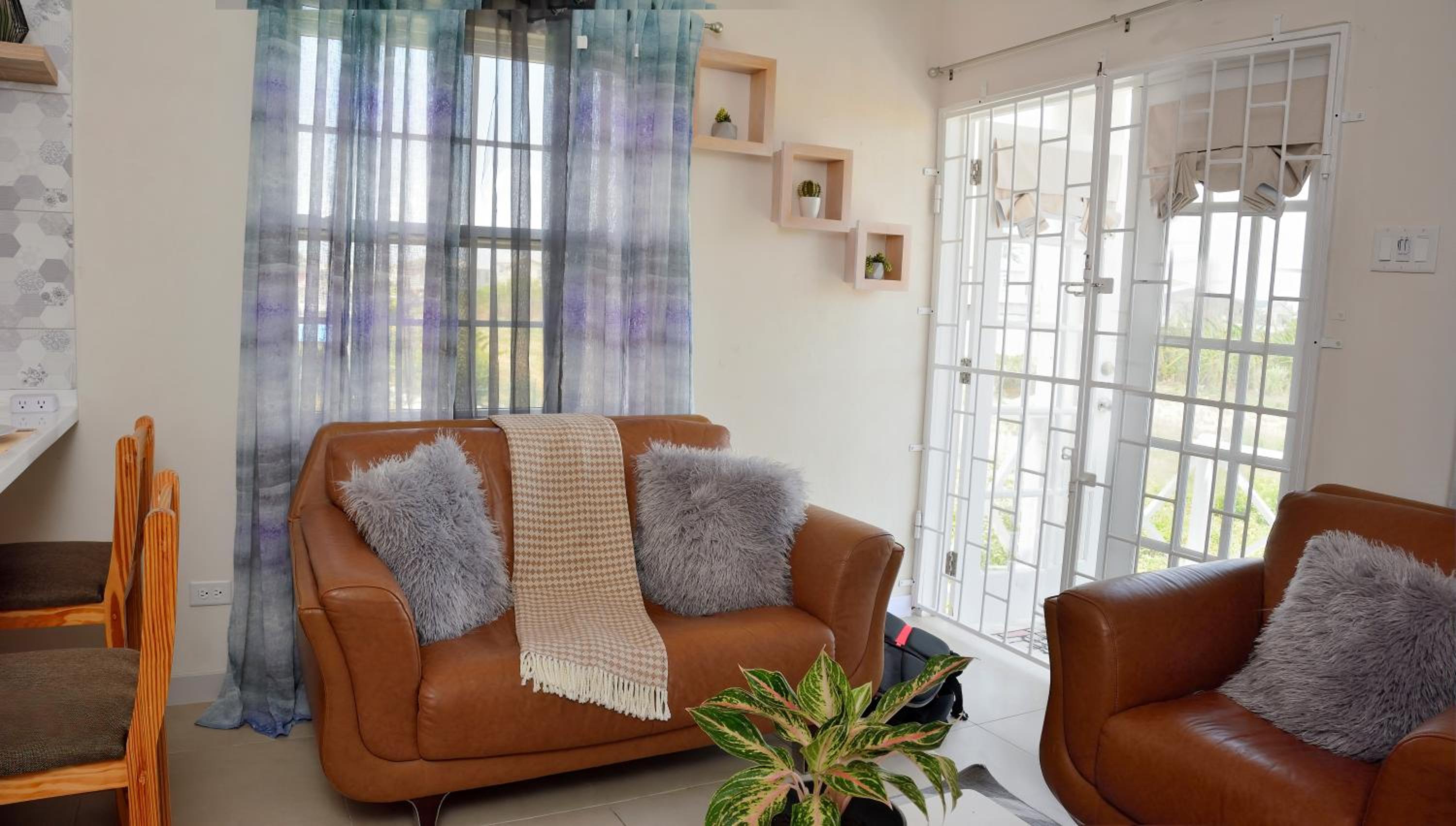 BreezeVille 2BR Cosy Apartment - with car optional