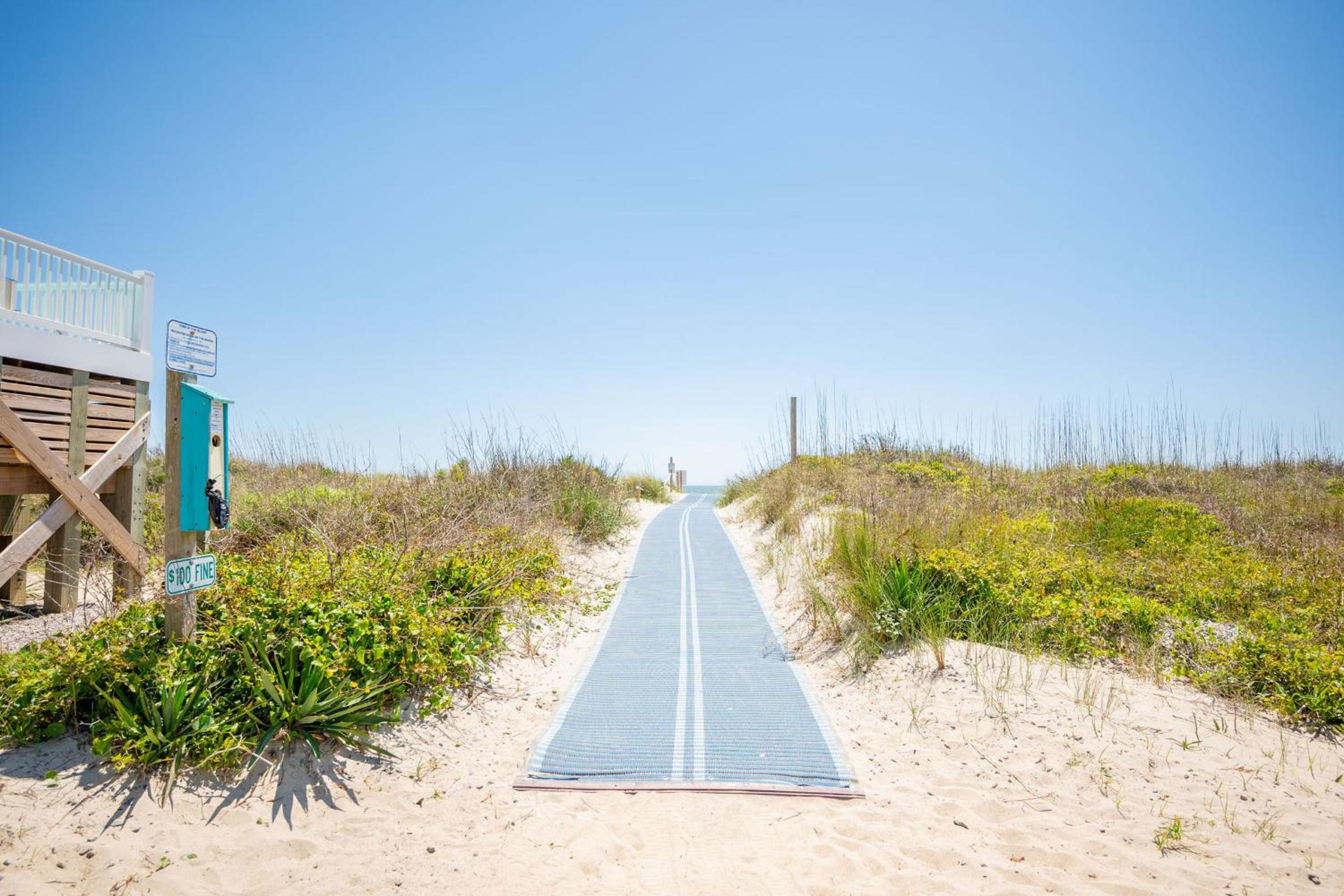 Sea-Batical by Oak Island Accommodations view 5