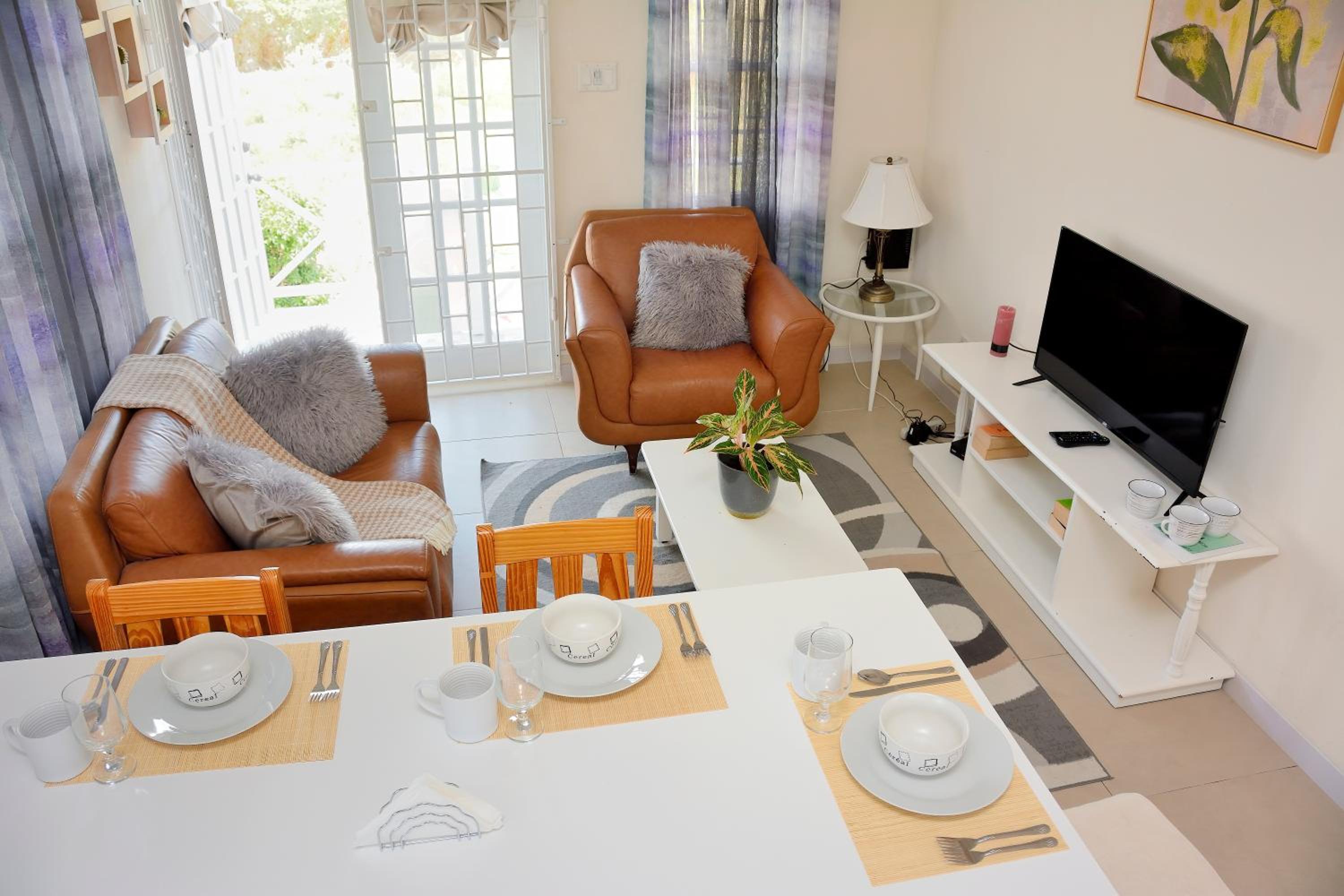 BreezeVille 2BR Cosy Apartment - with car optional