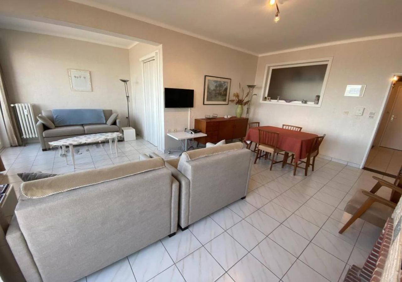 Studio lumineux sur la digue à Knokke