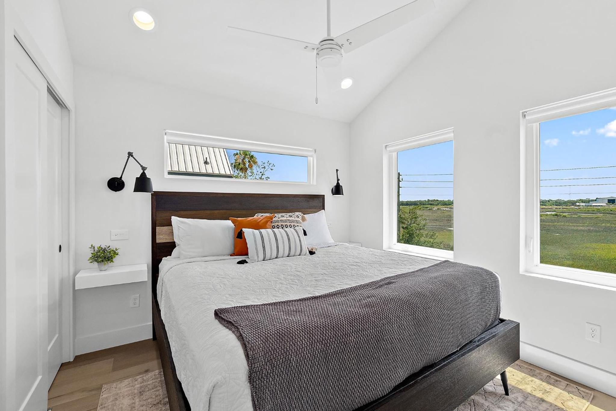 200 Riberia - Downtown Waterfront Luxury Home view 3