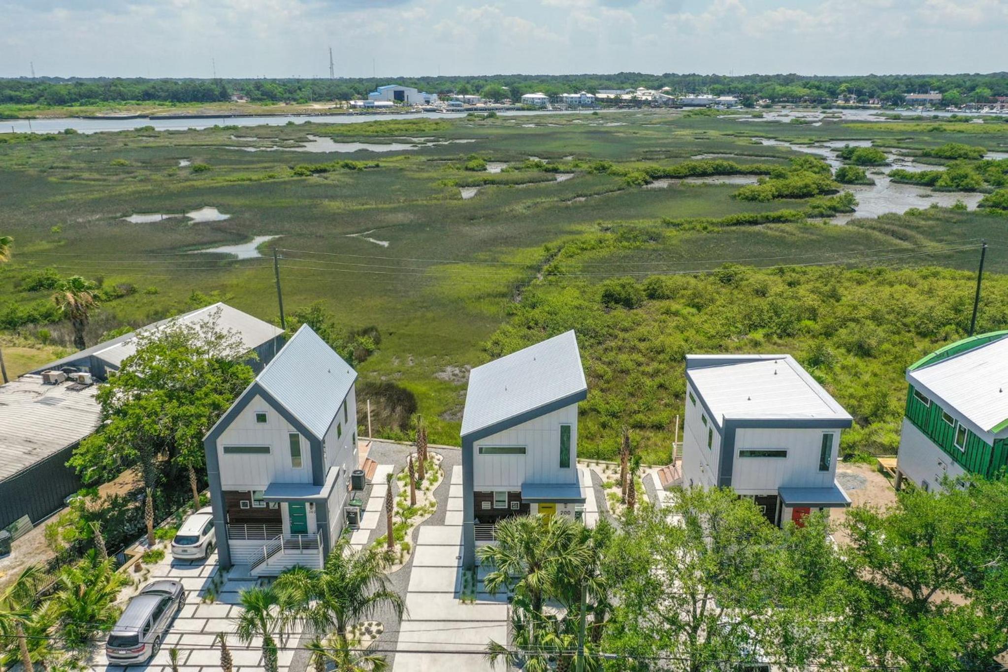 200 Riberia - Downtown Waterfront Luxury Home view 5