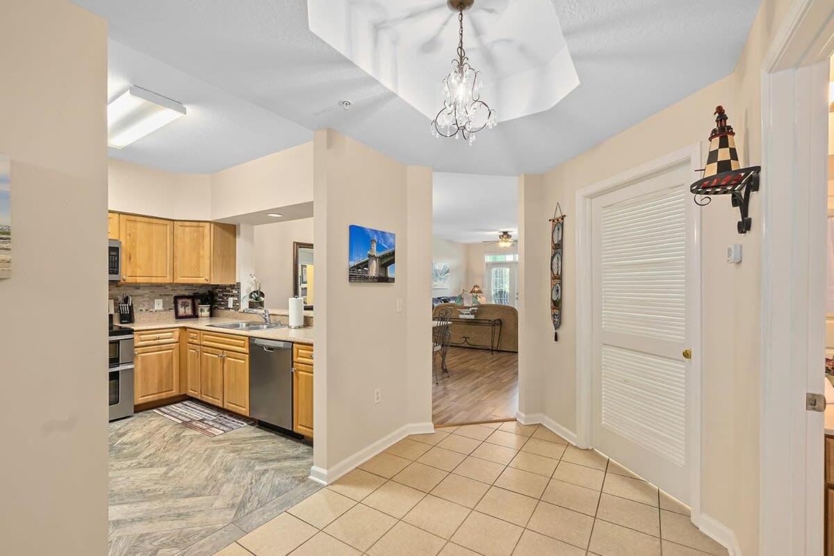 Seaside Escape - Spacious 3 Bedroom Ground Floor Condo - Steps to Atlantic Ocean view 5