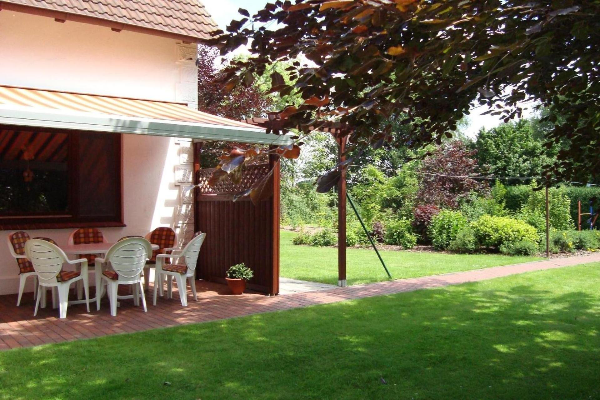 Komfortable Ferienwohnung mit großem Garten