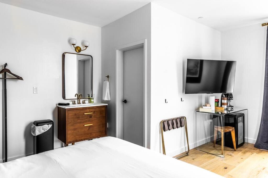 Canal View, DTWN Historic Hotel, Fiber Internet, Room # 209 view 5