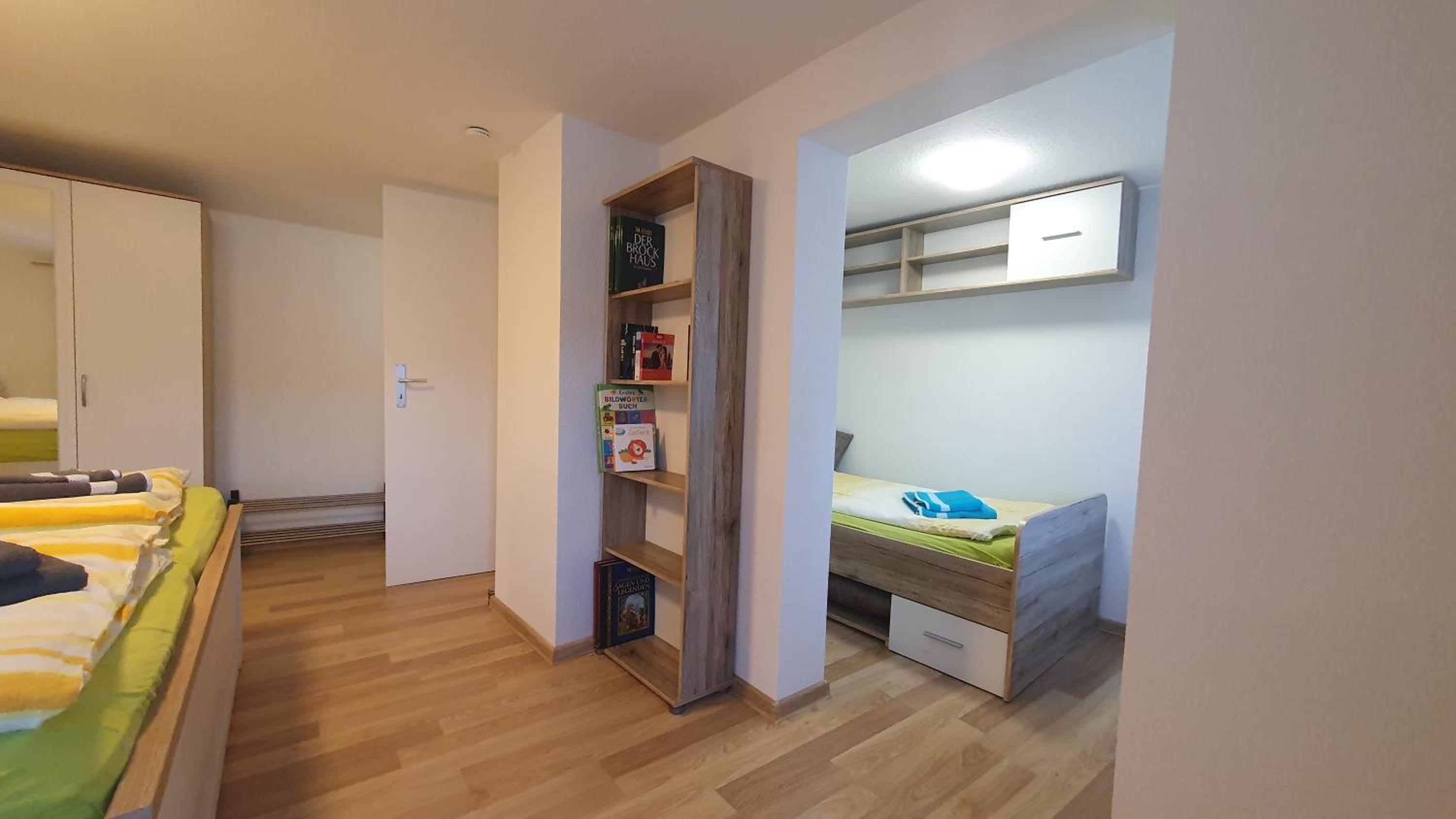 Moderne Ferienwohnung,Sauna im Haus, Parkplatz Hunde willkommen, nahe Schloss, Waldeisenbahn, Hermansbad, UNESCO Geopark, nahe polnischer Markt, Top Lage f