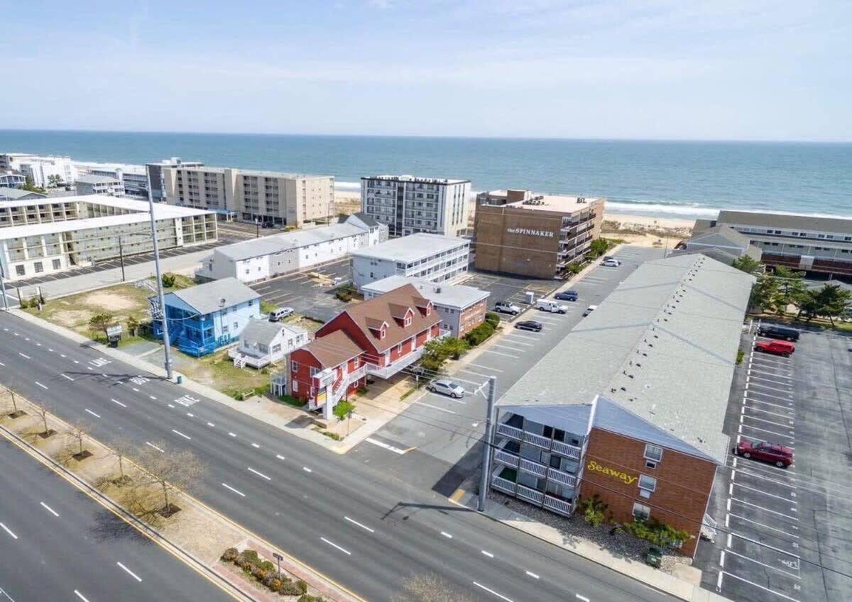 Modern 4BR Ocean Block Apt Walk to the Beach view 3
