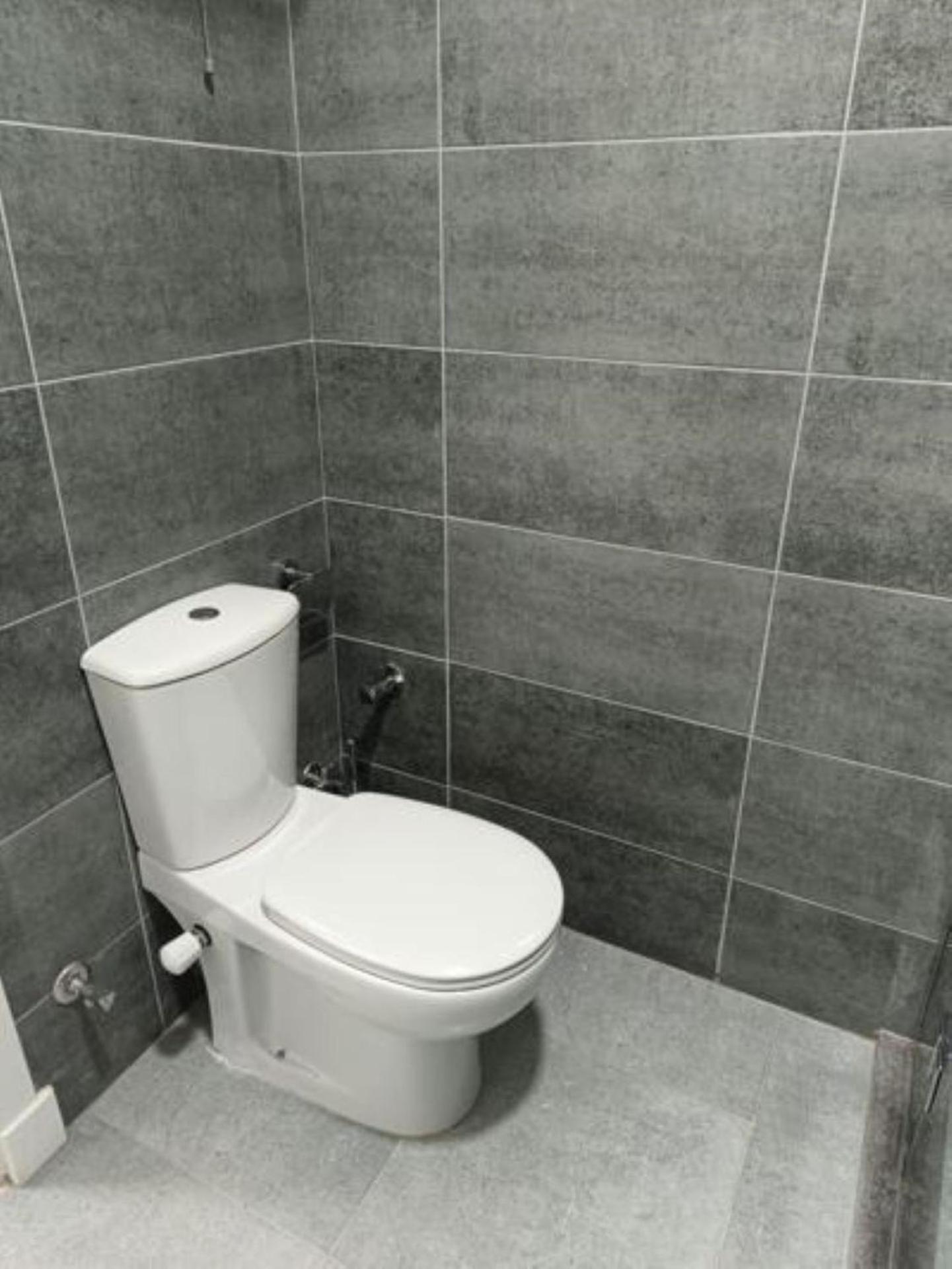 Studio Sleeps 2 with Balcony Pool & Parking
