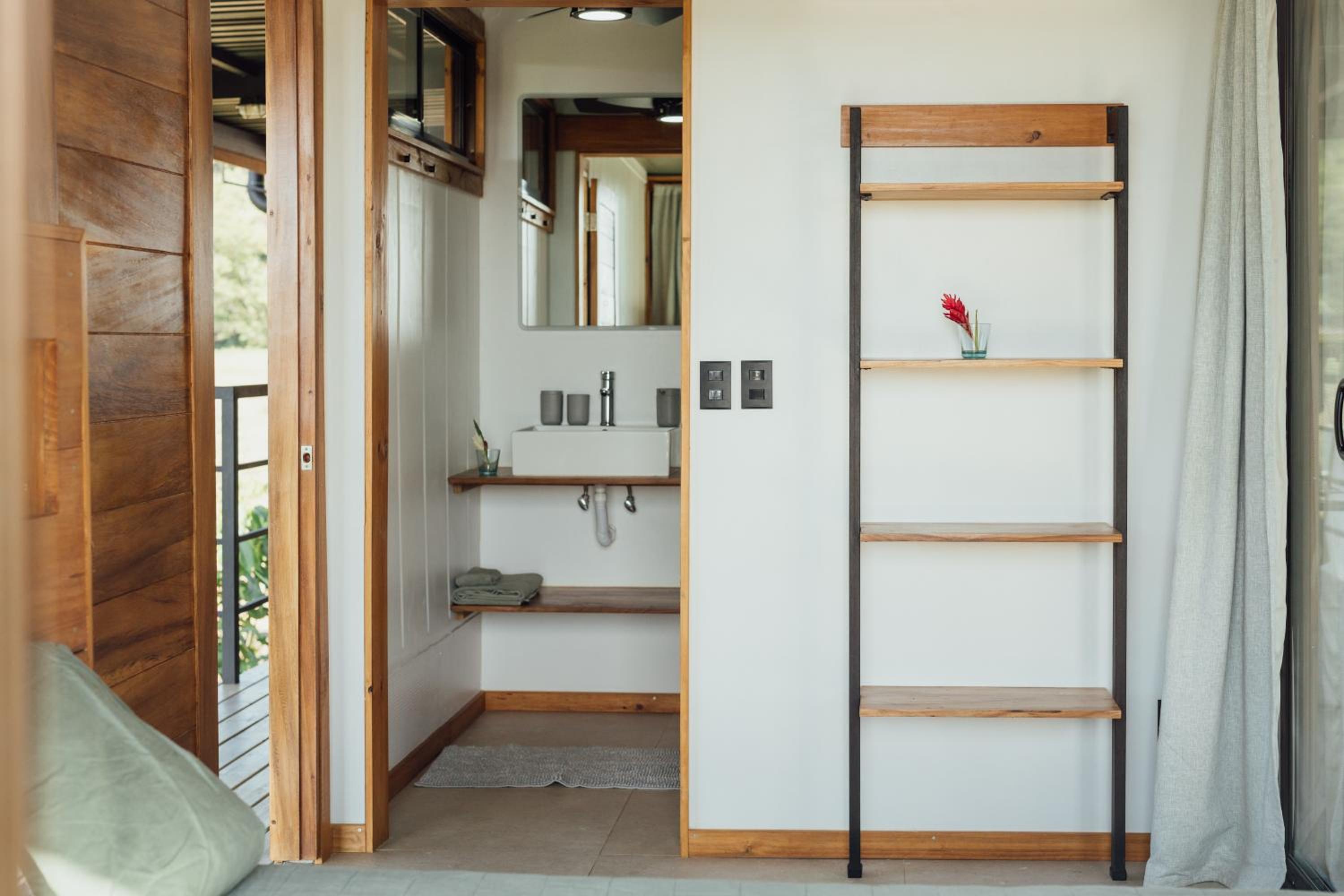 Kanoa Lodge - Adults and 18 plus only