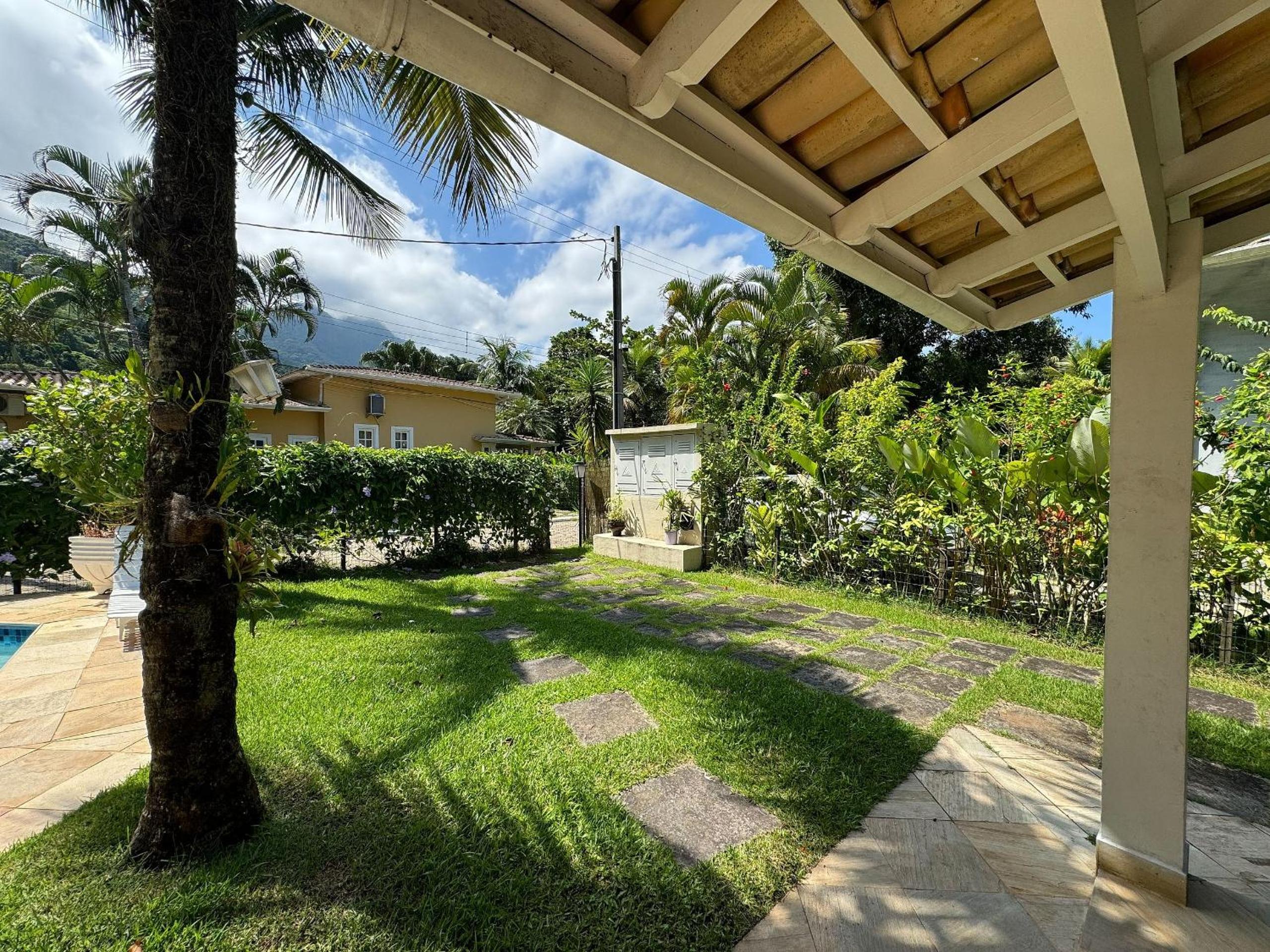 Casa com piscina privativa a 100m da Praia de Paúba