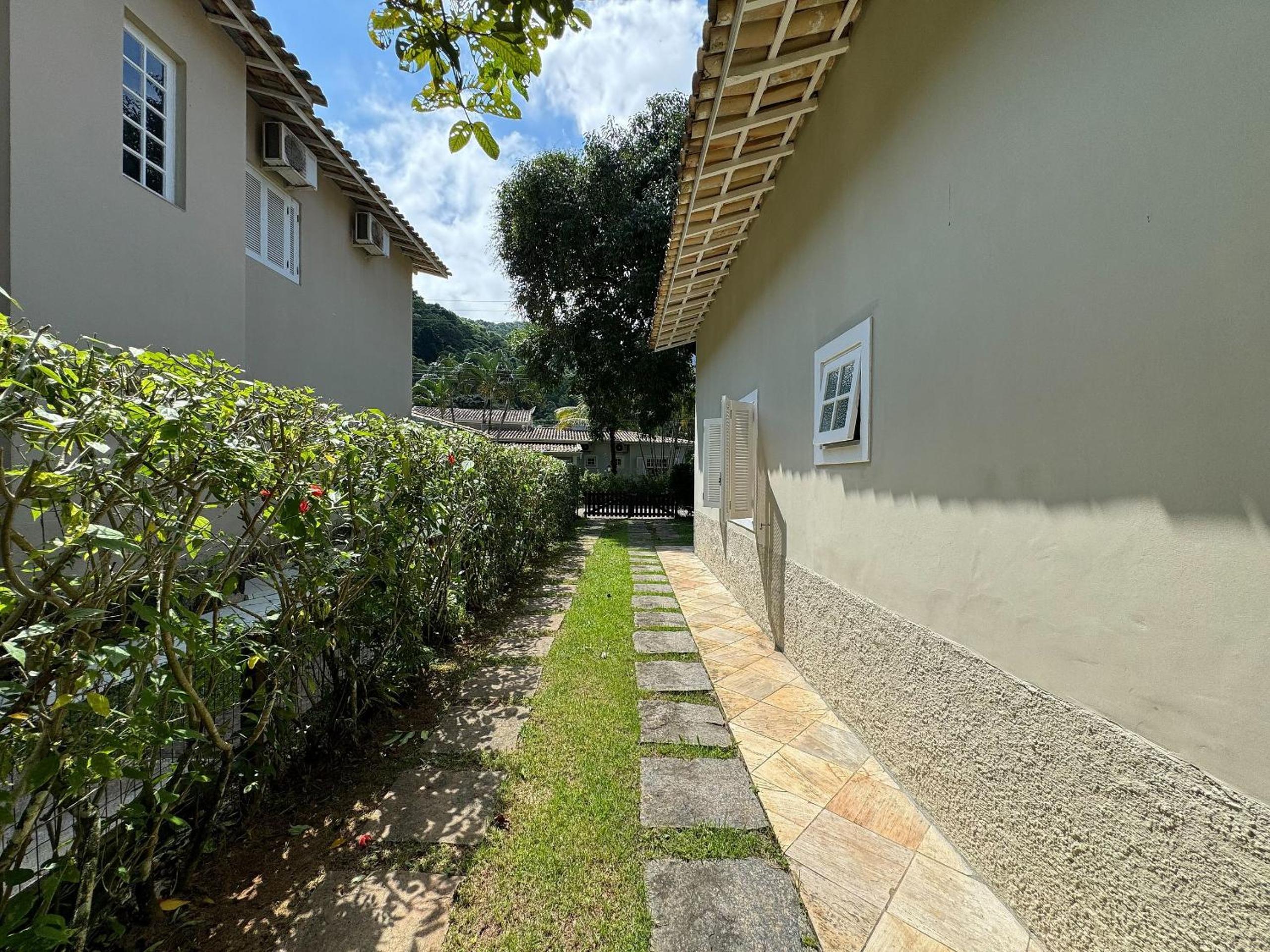 Casa com piscina privativa a 100m da Praia de Paúba