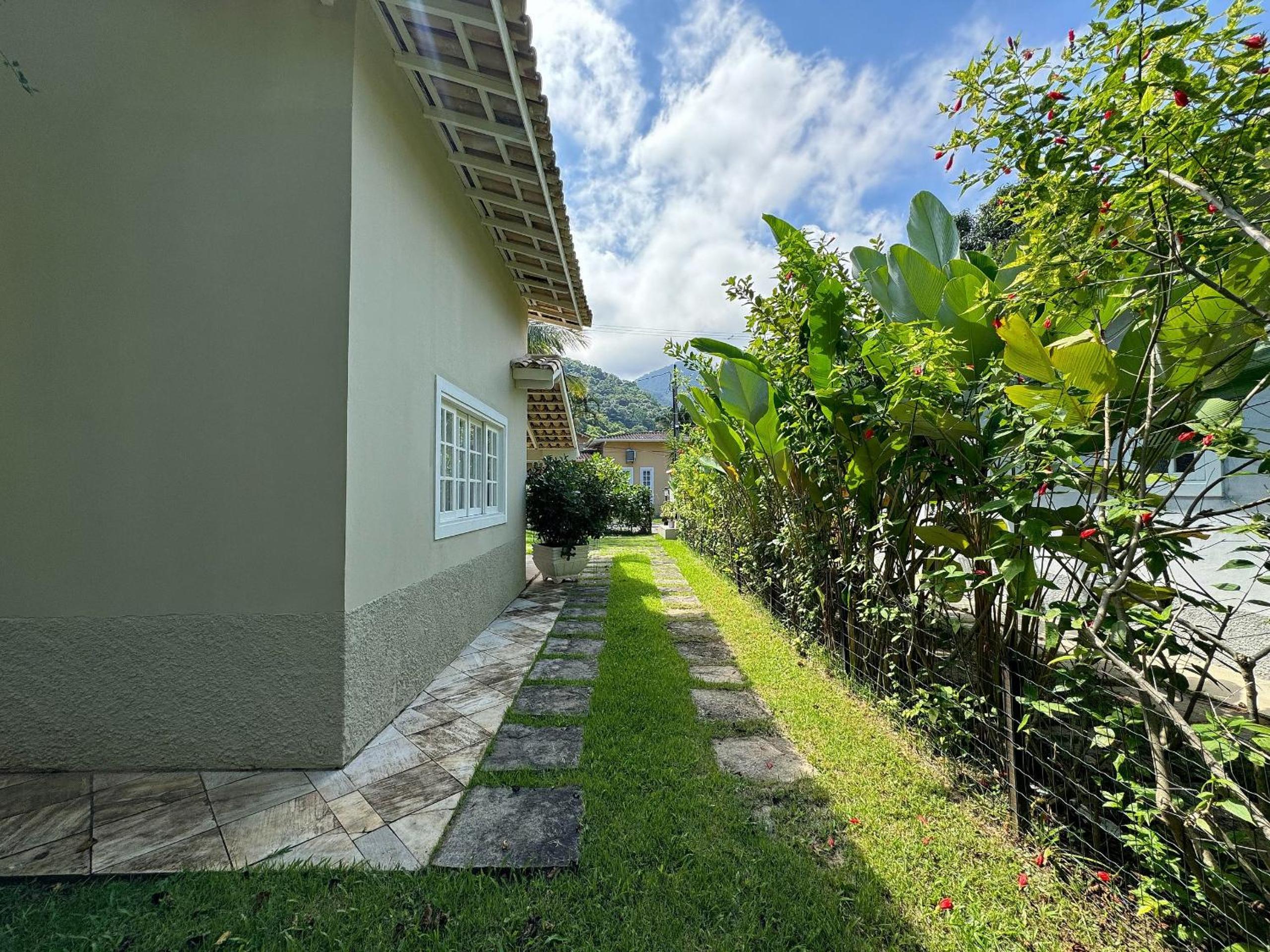 Casa com piscina privativa a 100m da Praia de Paúba