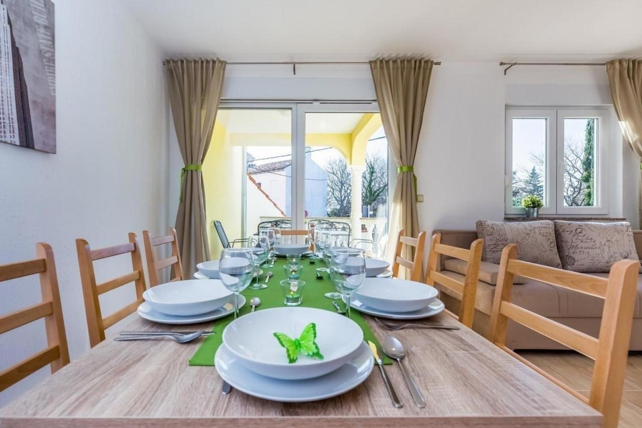 Geräumiges Ferienhaus in Dramalj mit Privatem gemeinsamem Pool view 2