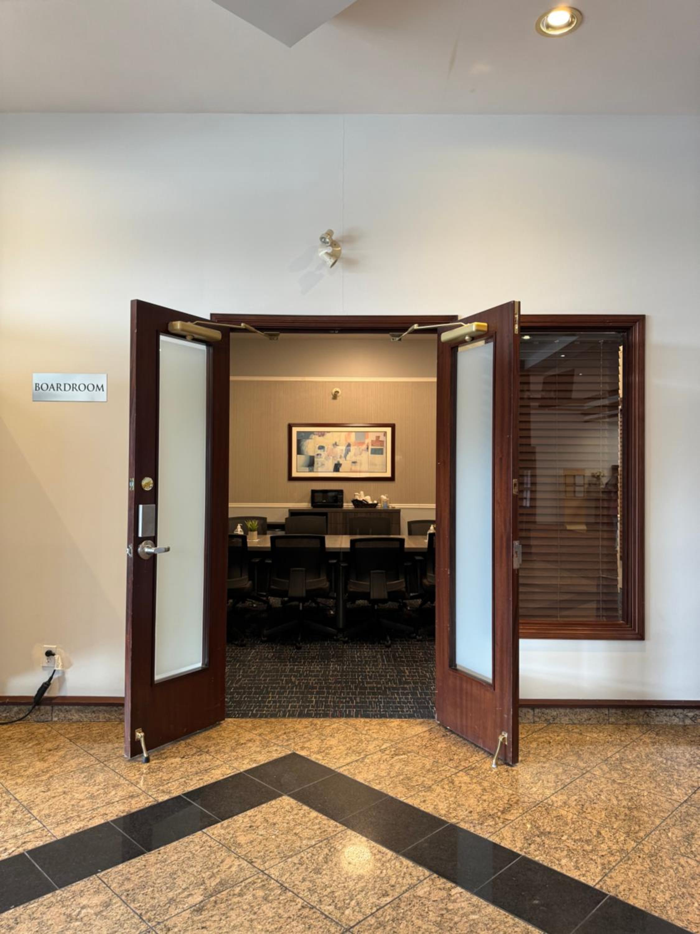 Divya Sutra Plaza and Conference Centre Calgary Airport - Image 3