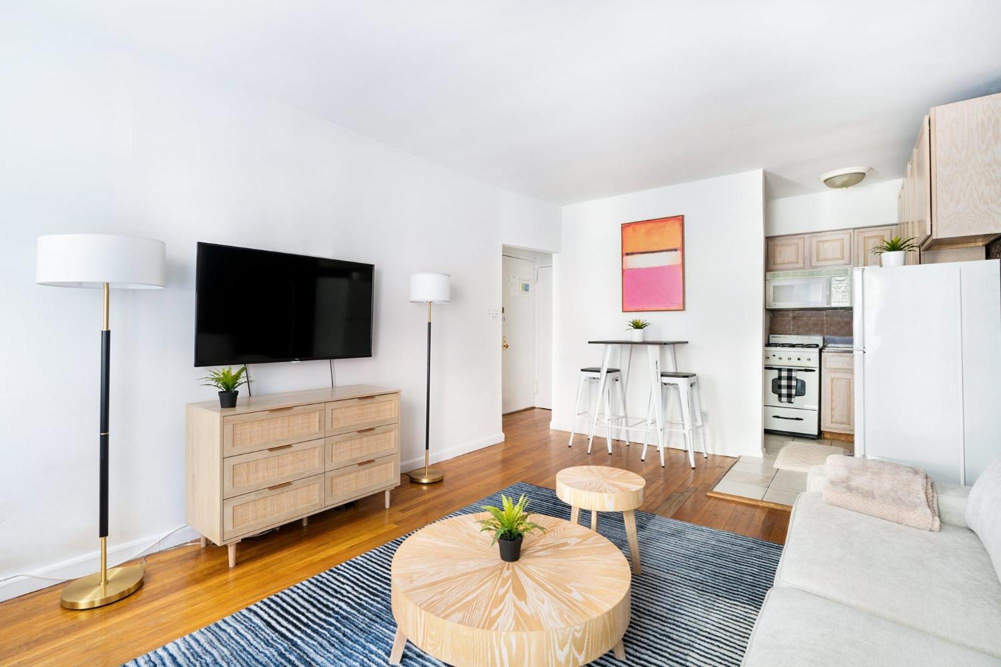 350-1A Gramercy New 1BR Sleeps4 Newly Furnished