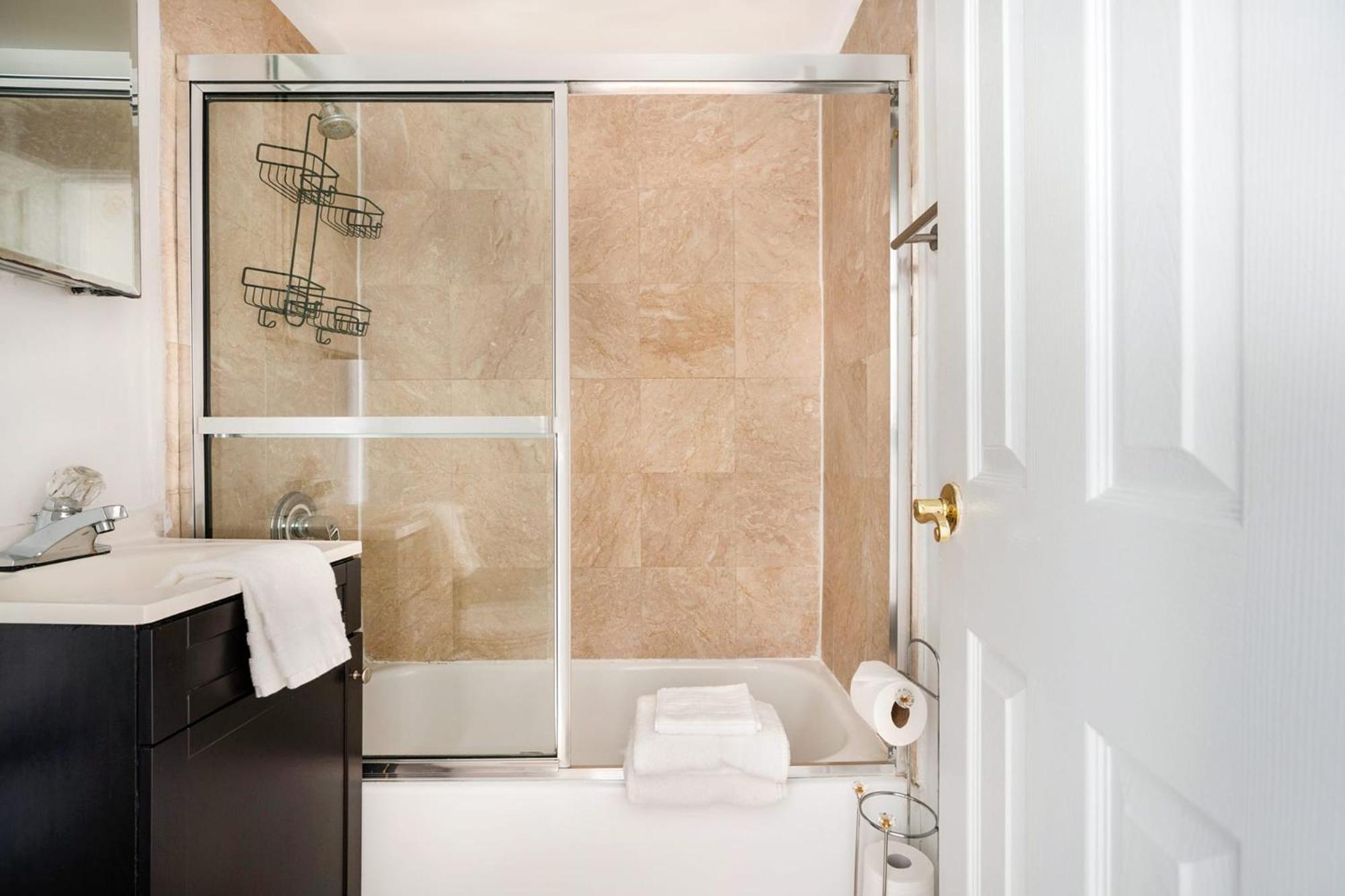 350-1A Gramercy New 1BR Sleeps4 Newly Furnished