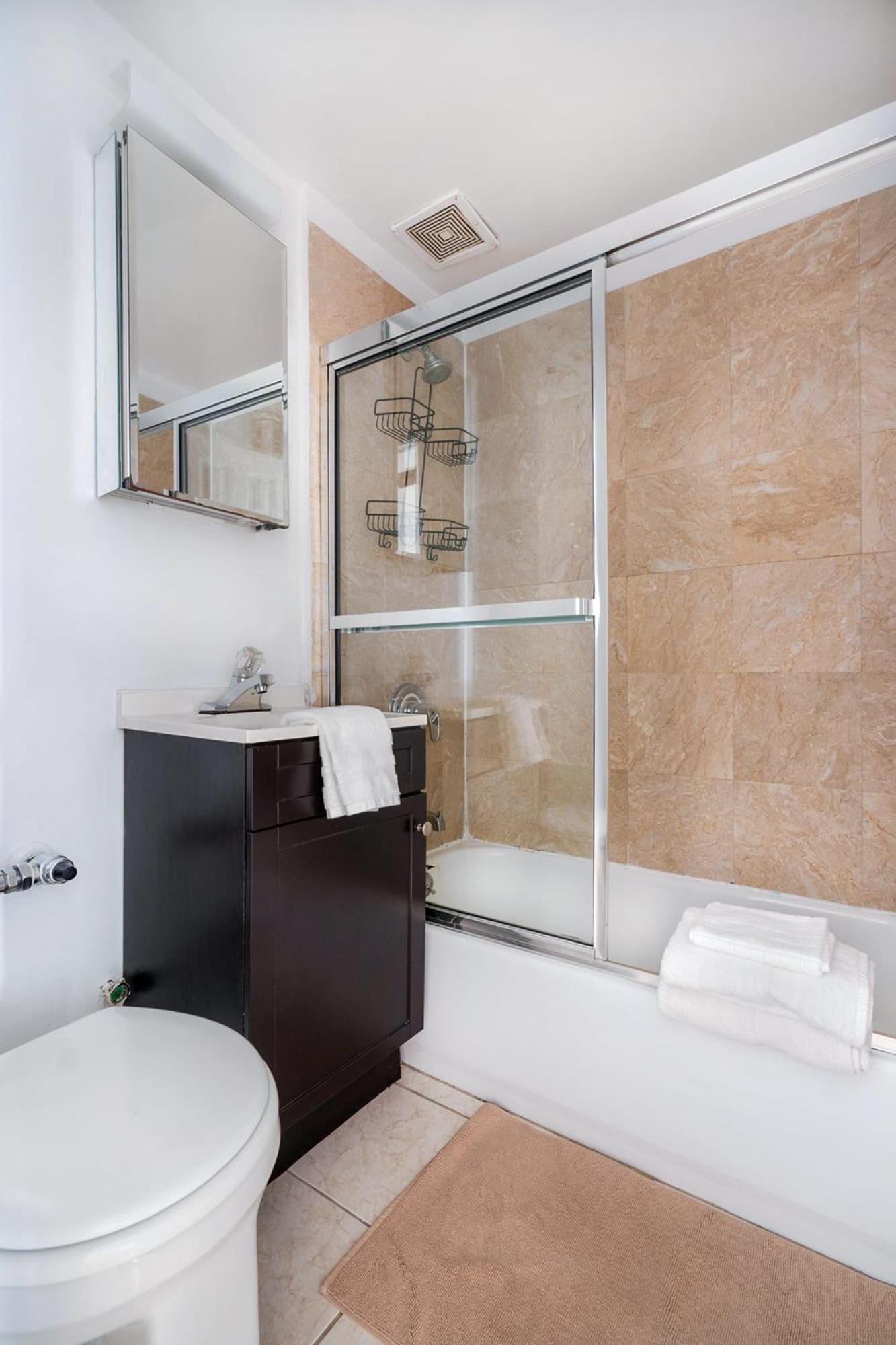 350-1A Gramercy New 1BR Sleeps4 Newly Furnished