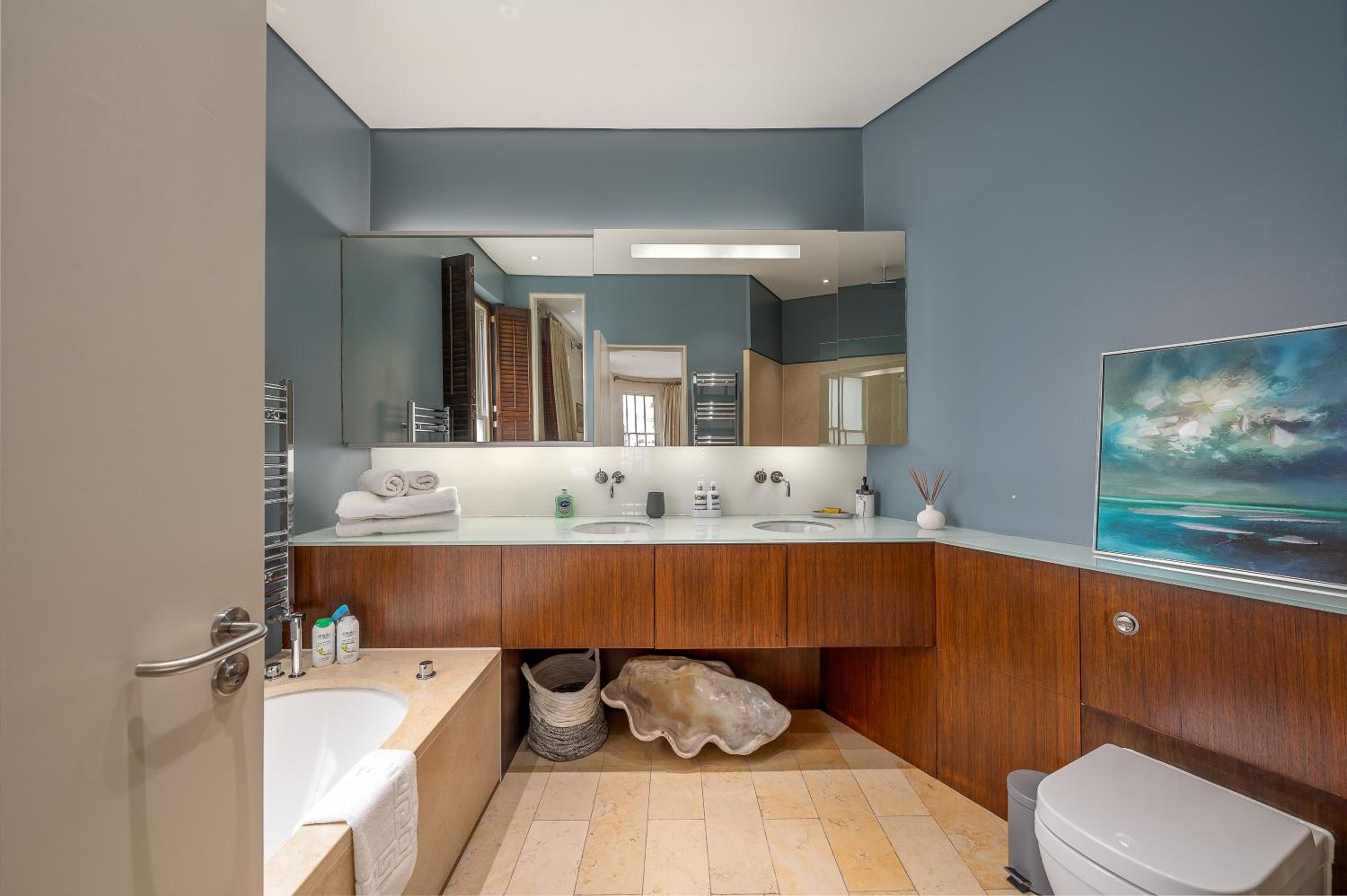 Brand New Refurbishment Townhouse in Notting Hill near Portobello Road with AC Air Conditioning & Roof Terrace