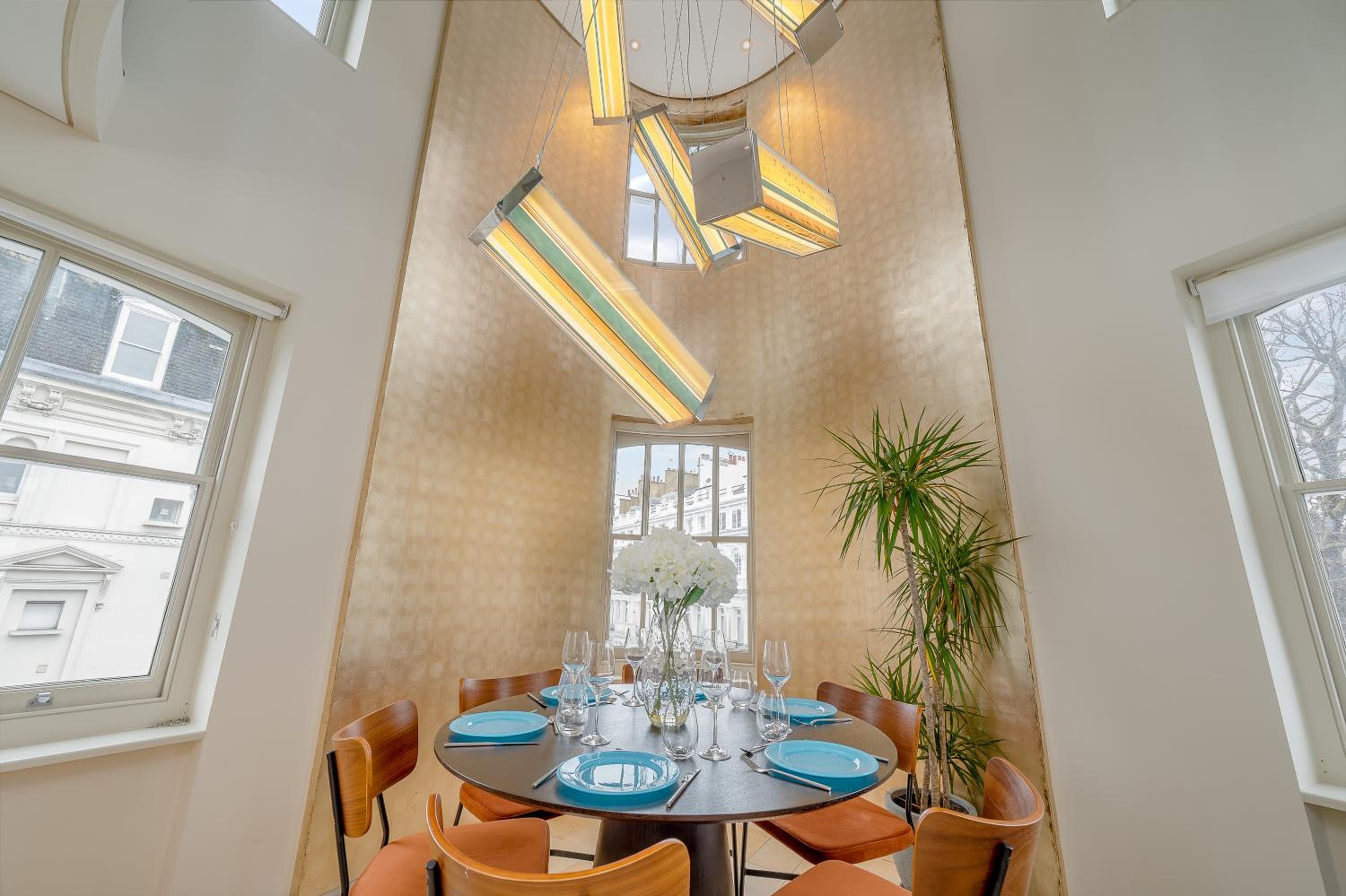 Brand New Refurbishment Townhouse in Notting Hill near Portobello Road with AC Air Conditioning & Roof Terrace
