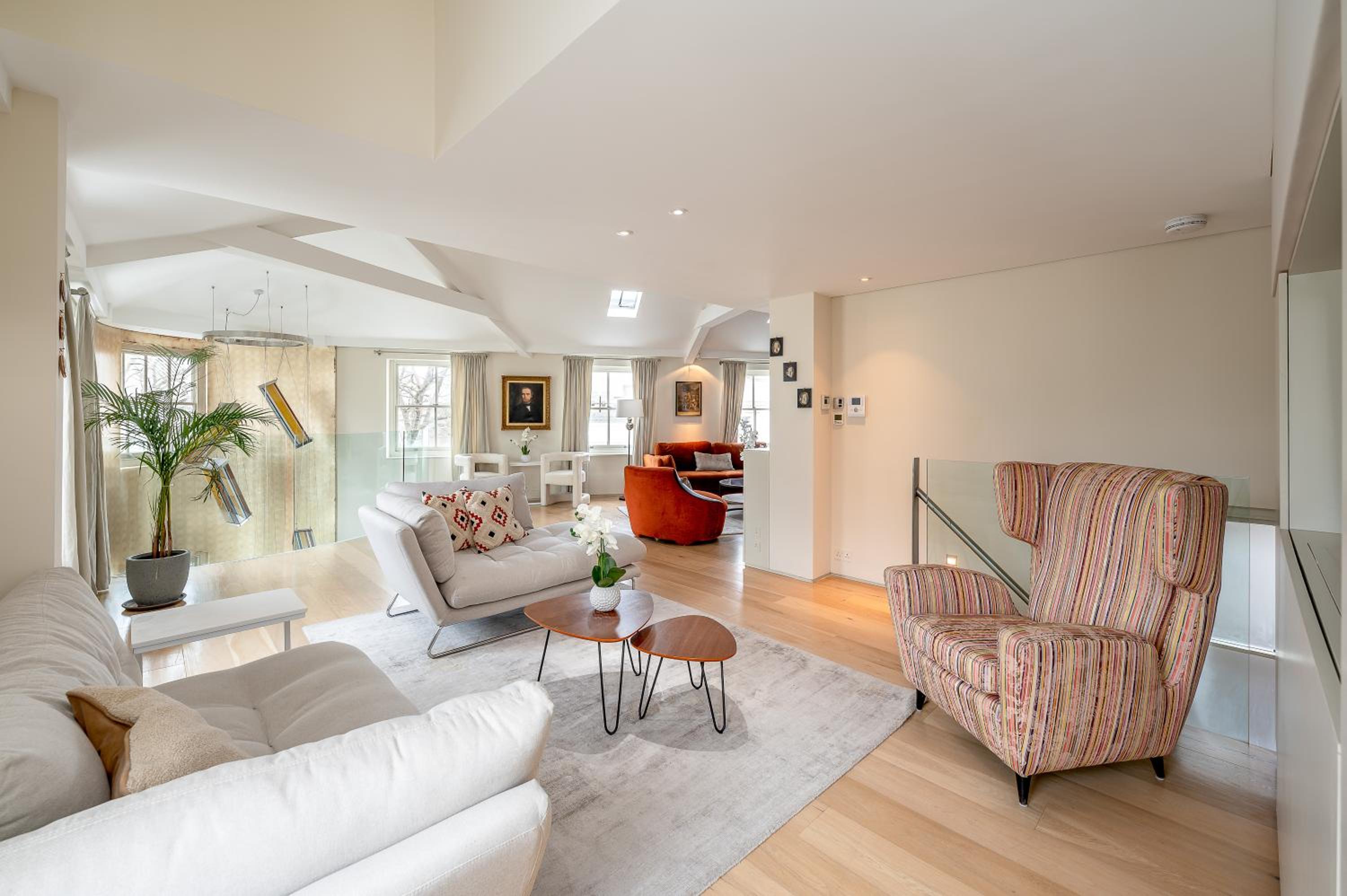 Brand New Refurbishment Townhouse in Notting Hill near Portobello Road with AC Air Conditioning & Roof Terrace