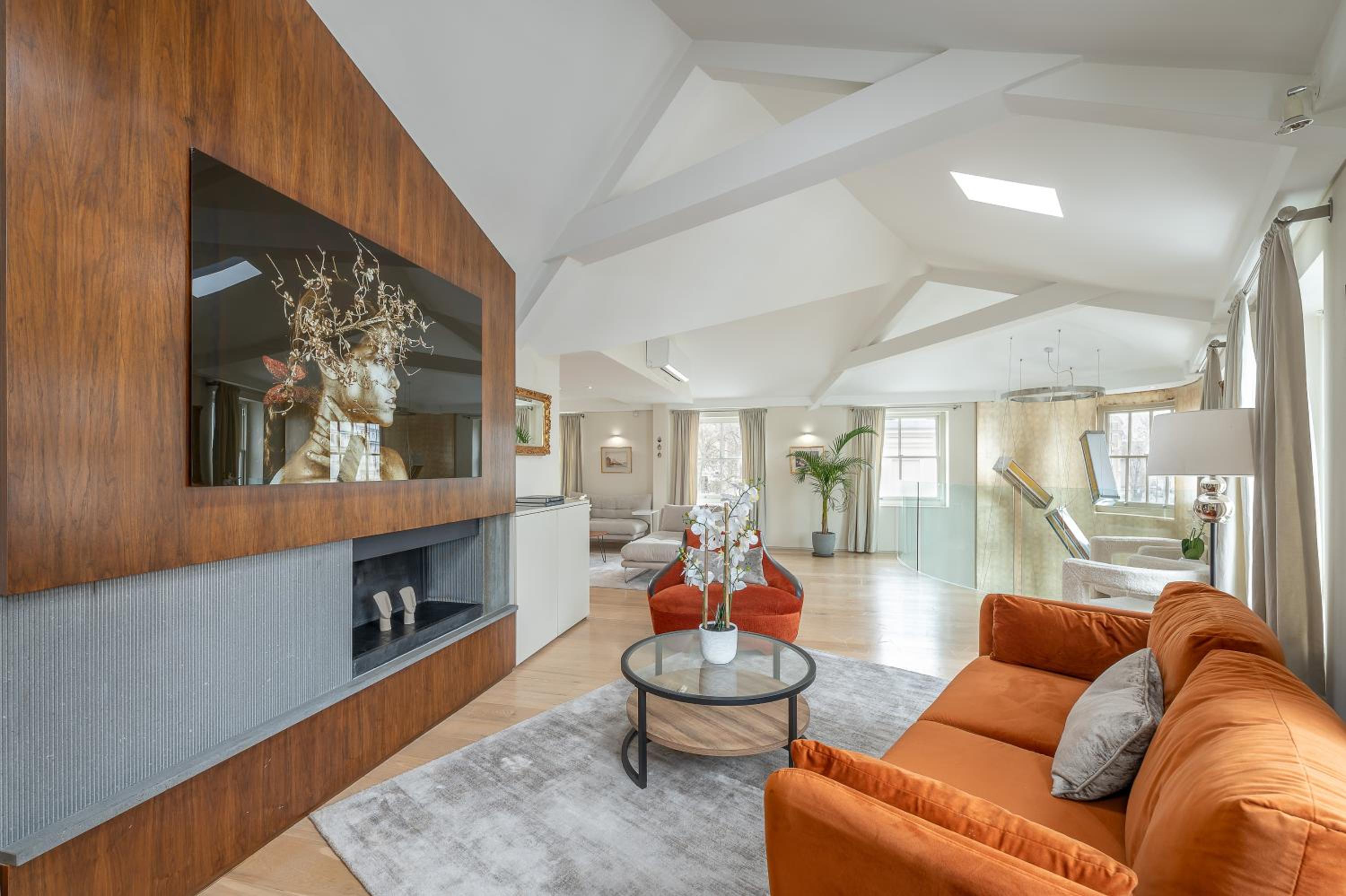 Brand New Refurbishment Townhouse in Notting Hill near Portobello Road with AC Air Conditioning & Roof Terrace