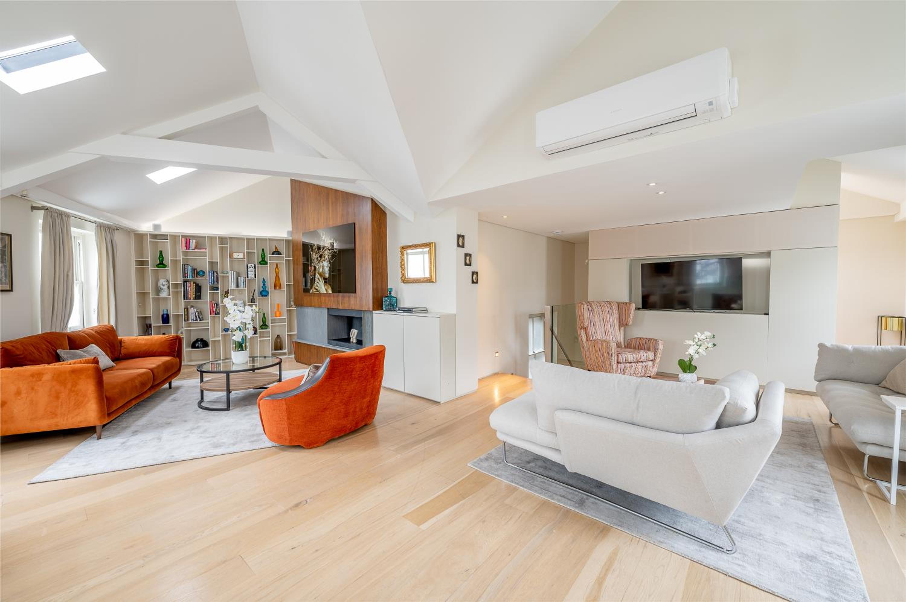 Brand New Refurbishment Townhouse in Notting Hill near Portobello Road with AC Air Conditioning & Roof Terrace