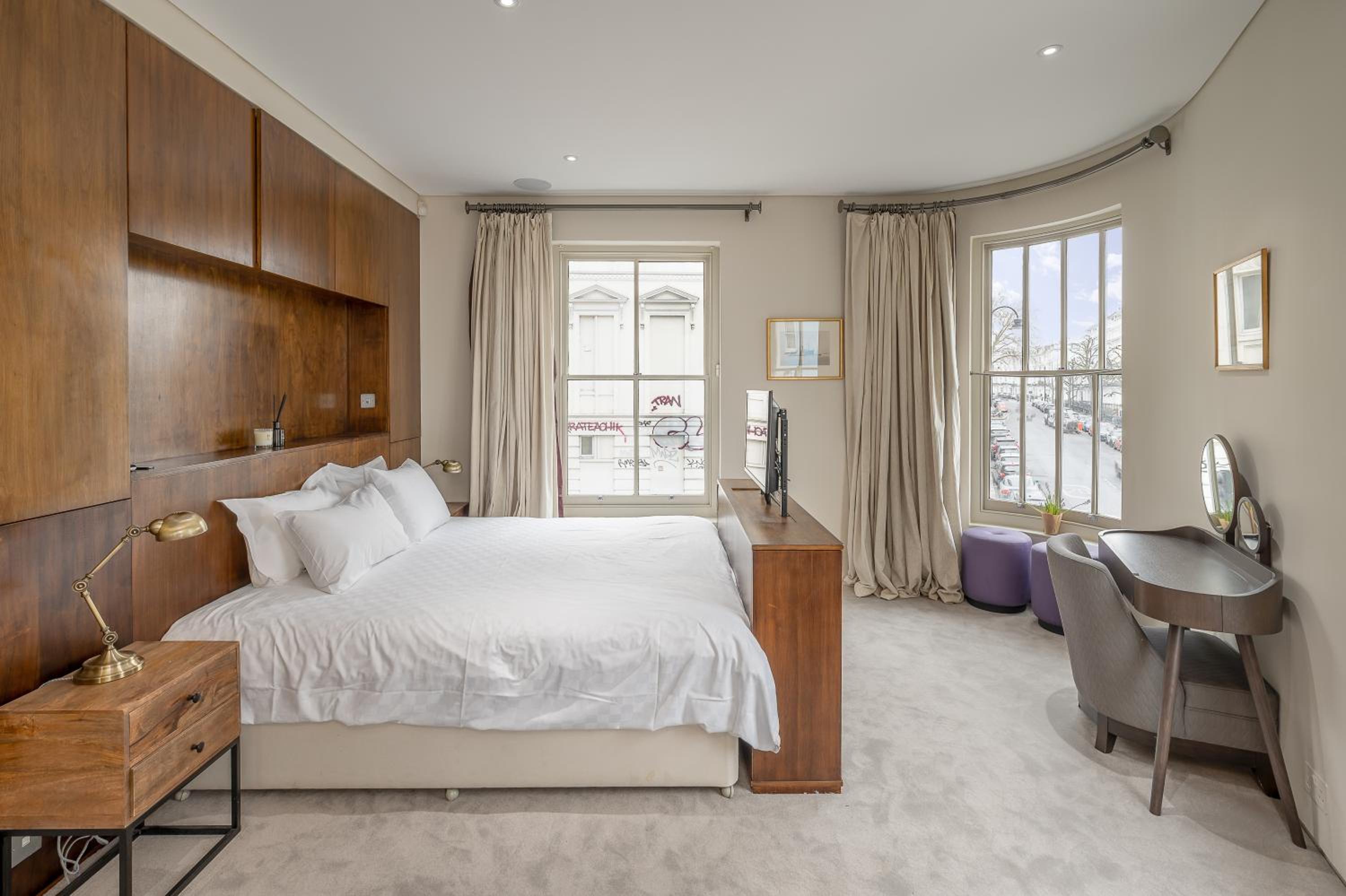 Brand New Refurbishment Townhouse in Notting Hill near Portobello Road with AC Air Conditioning & Roof Terrace