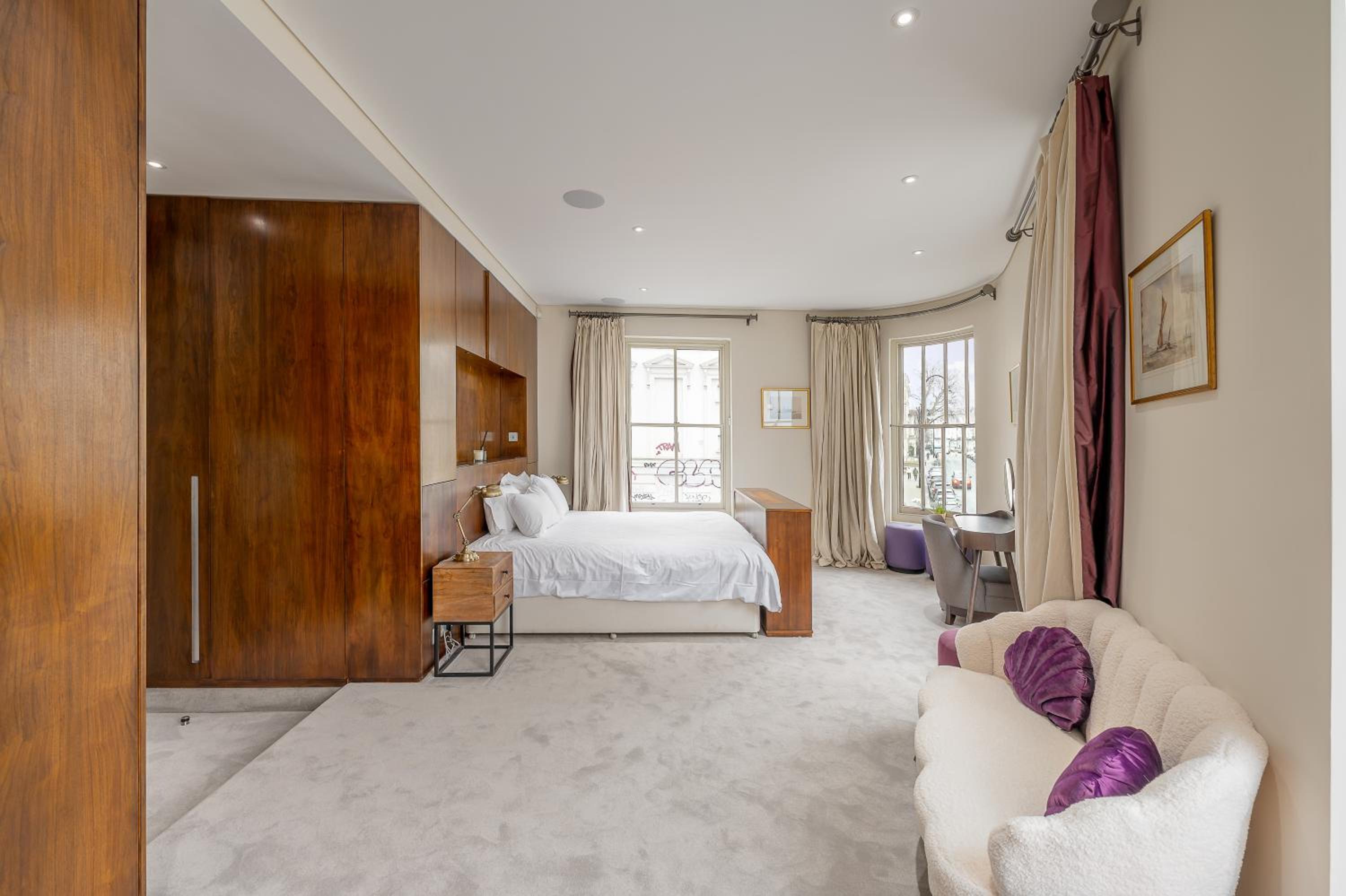 Brand New Refurbishment Townhouse in Notting Hill near Portobello Road with AC Air Conditioning & Roof Terrace