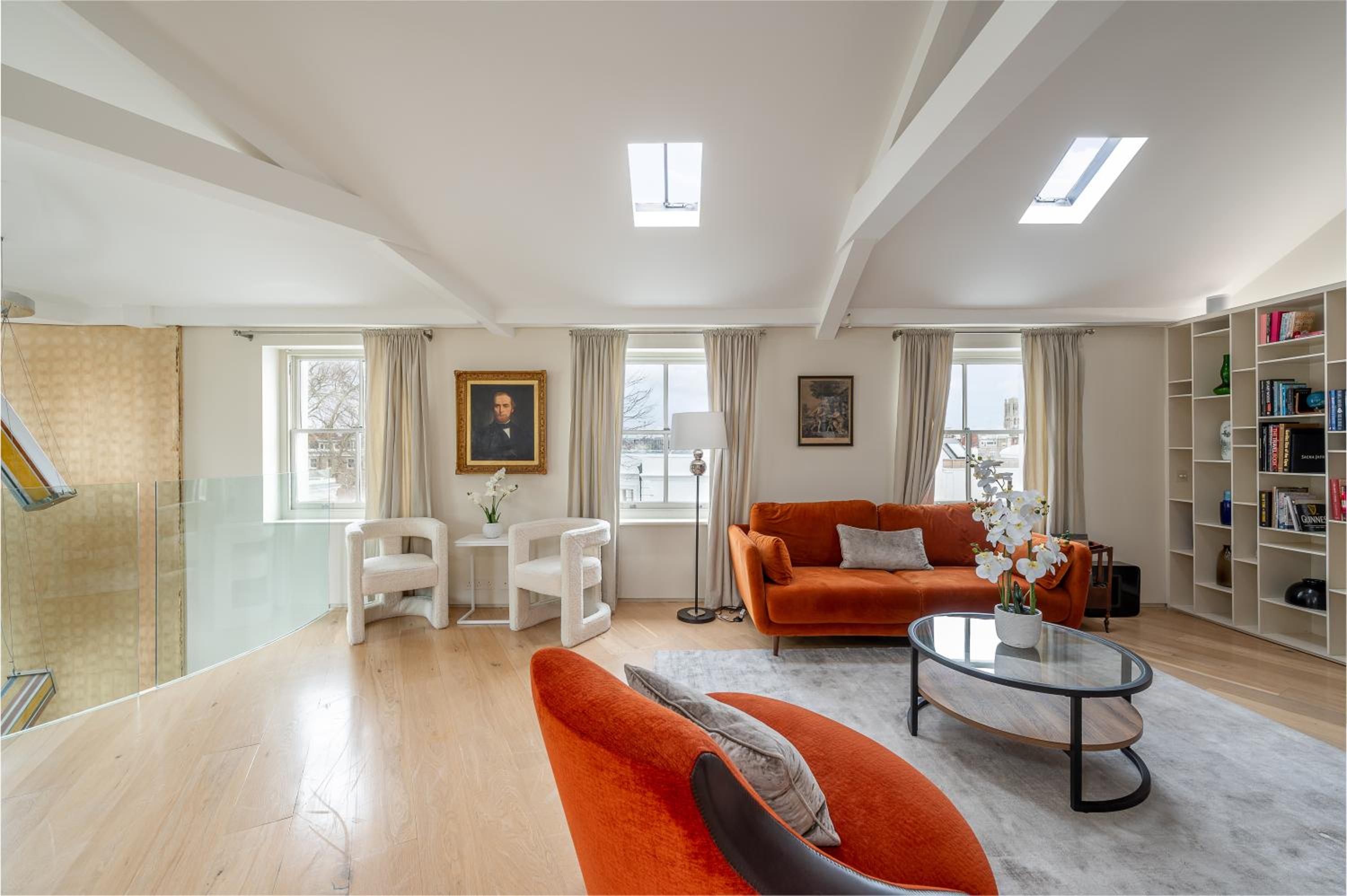 Brand New Refurbishment Townhouse in Notting Hill near Portobello Road with AC Air Conditioning & Roof Terrace