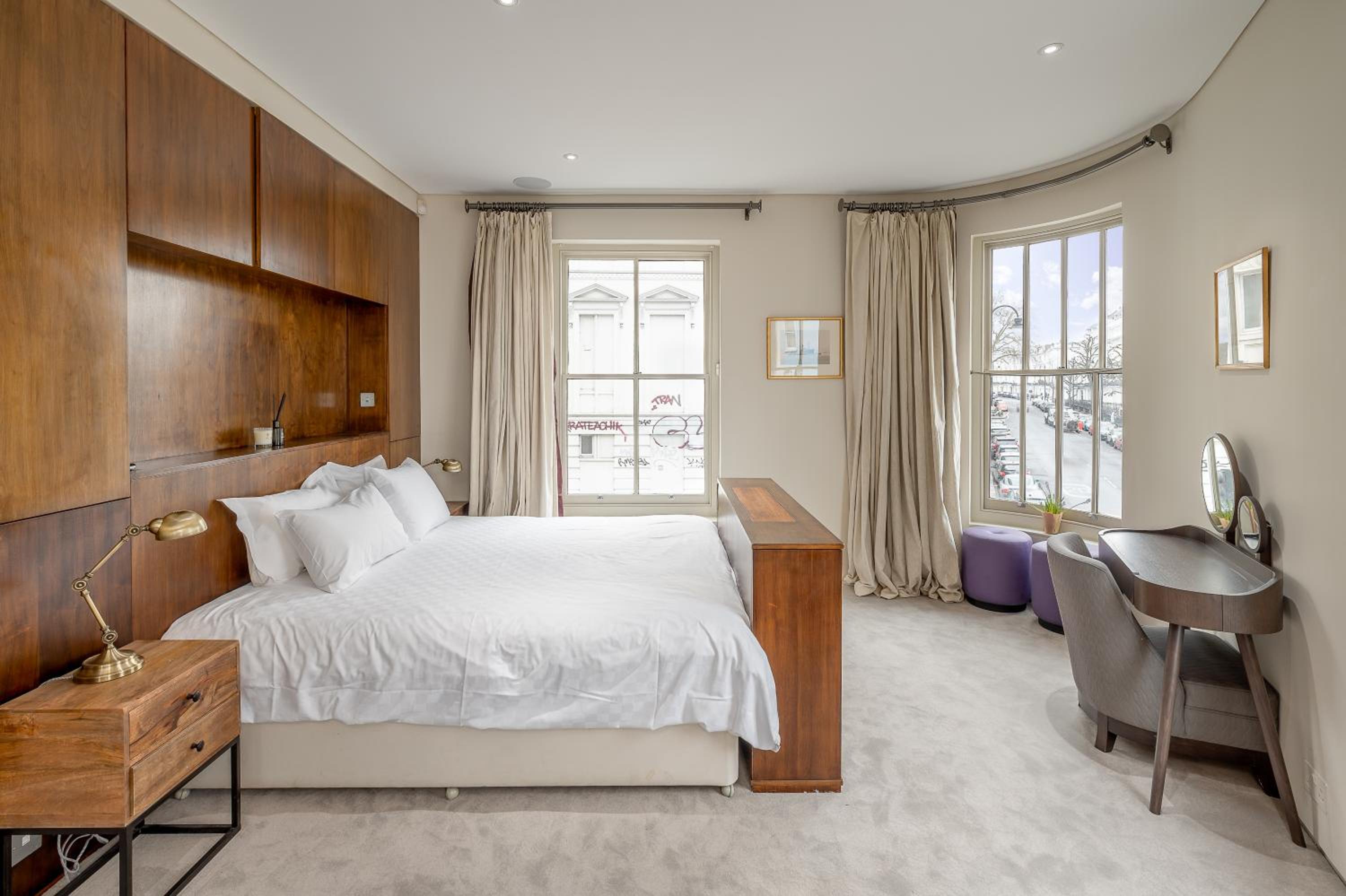 Brand New Refurbishment Townhouse in Notting Hill near Portobello Road with AC Air Conditioning & Roof Terrace
