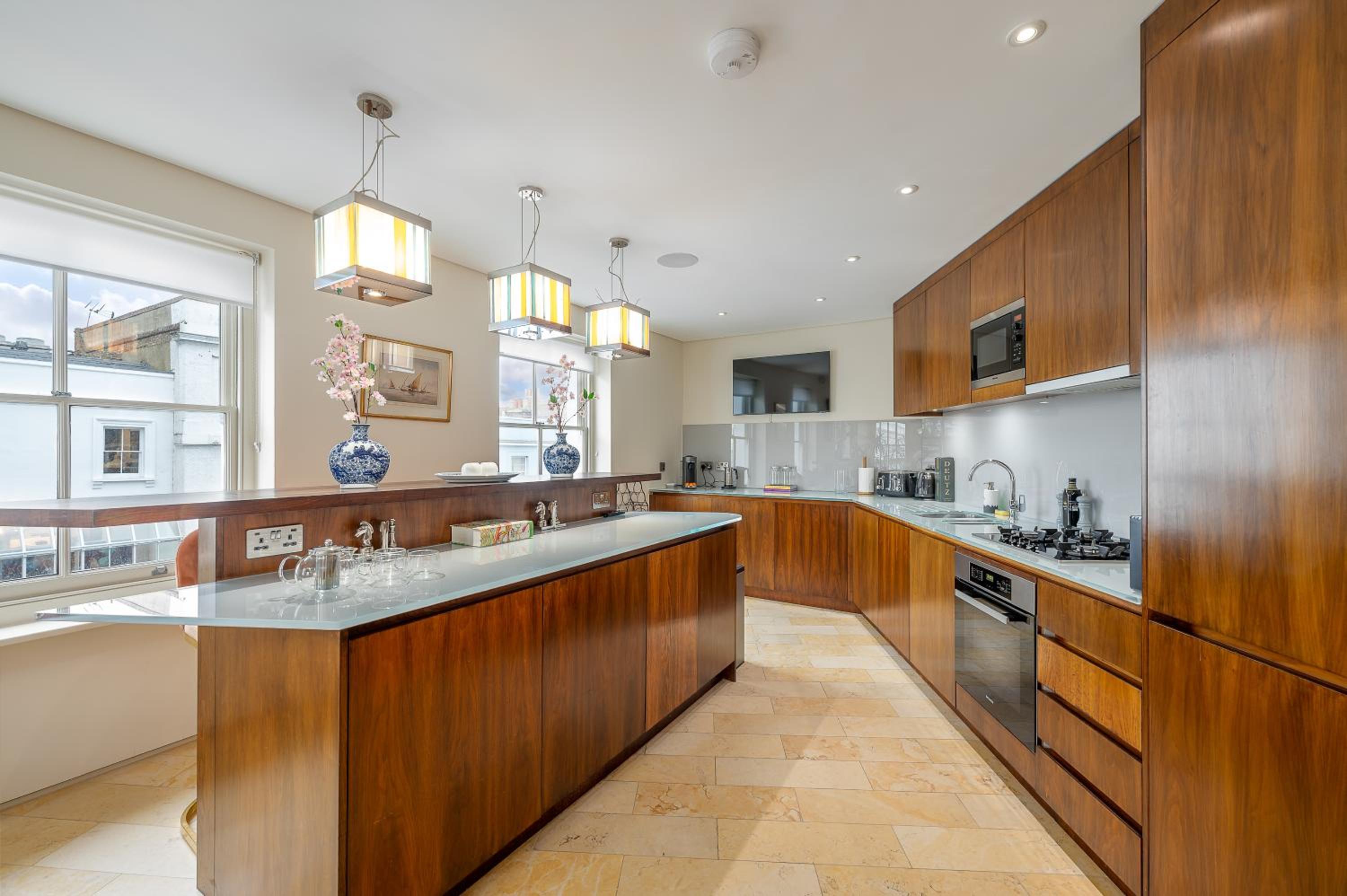 Brand New Refurbishment Townhouse in Notting Hill near Portobello Road with AC Air Conditioning & Roof Terrace