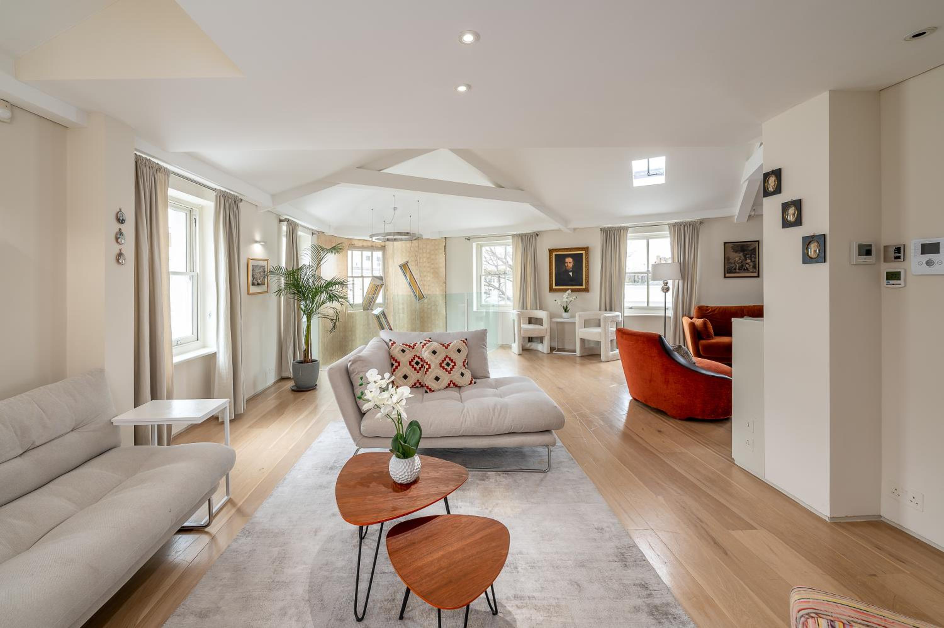 Brand New Refurbishment Townhouse in Notting Hill near Portobello Road with AC Air Conditioning & Roof Terrace