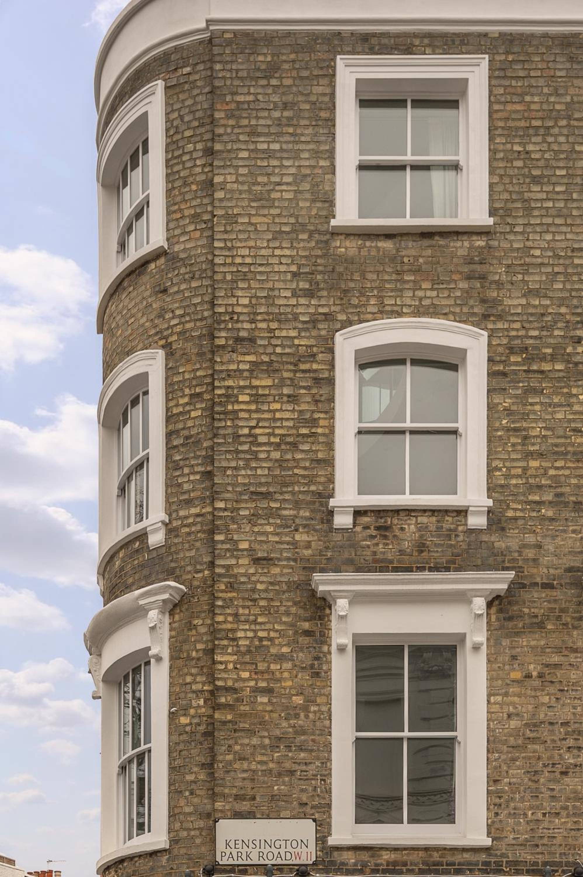 Brand New Refurbishment Townhouse in Notting Hill near Portobello Road with AC Air Conditioning & Roof Terrace