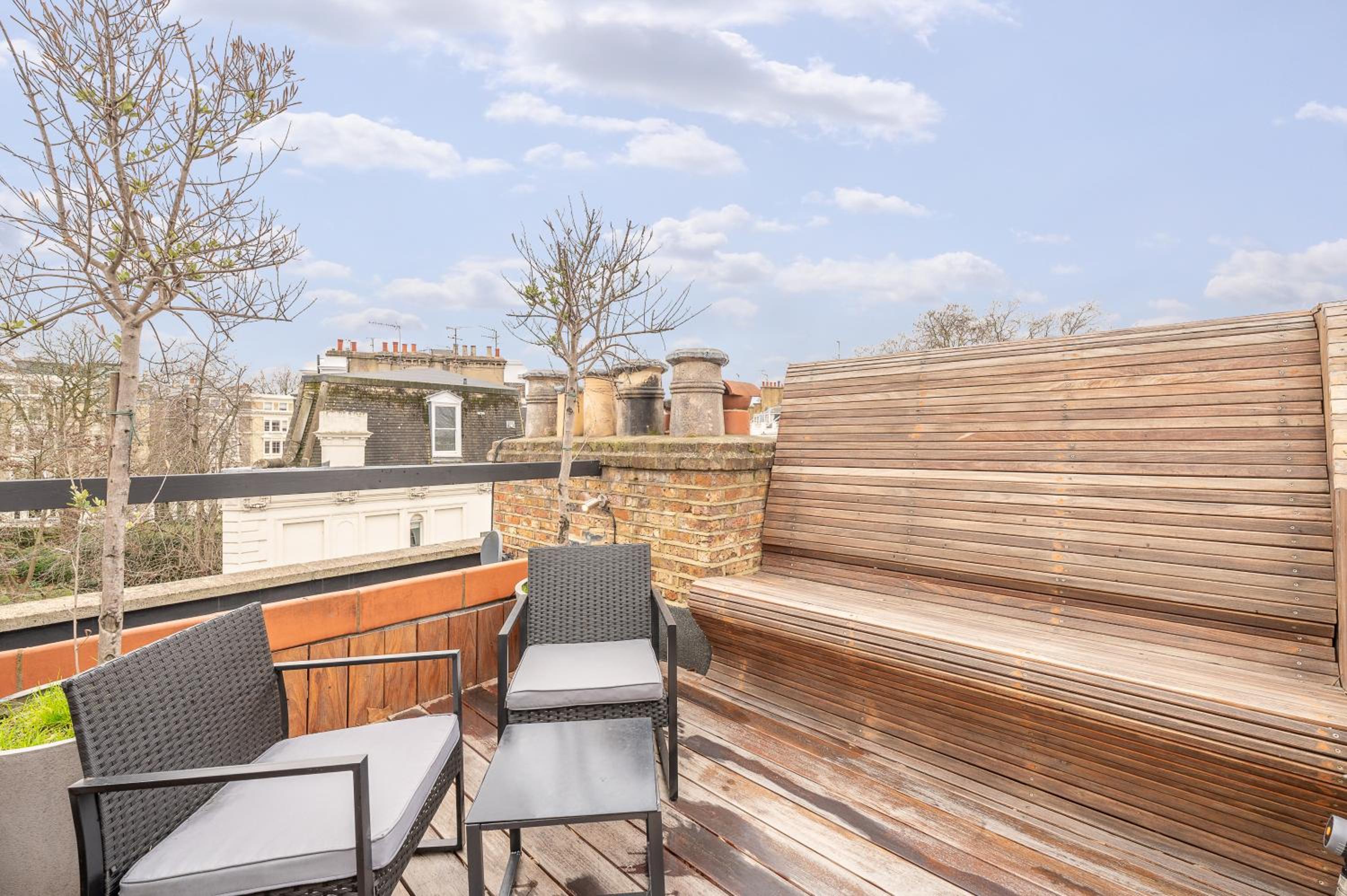 Brand New Refurbishment Townhouse in Notting Hill near Portobello Road with AC Air Conditioning & Roof Terrace