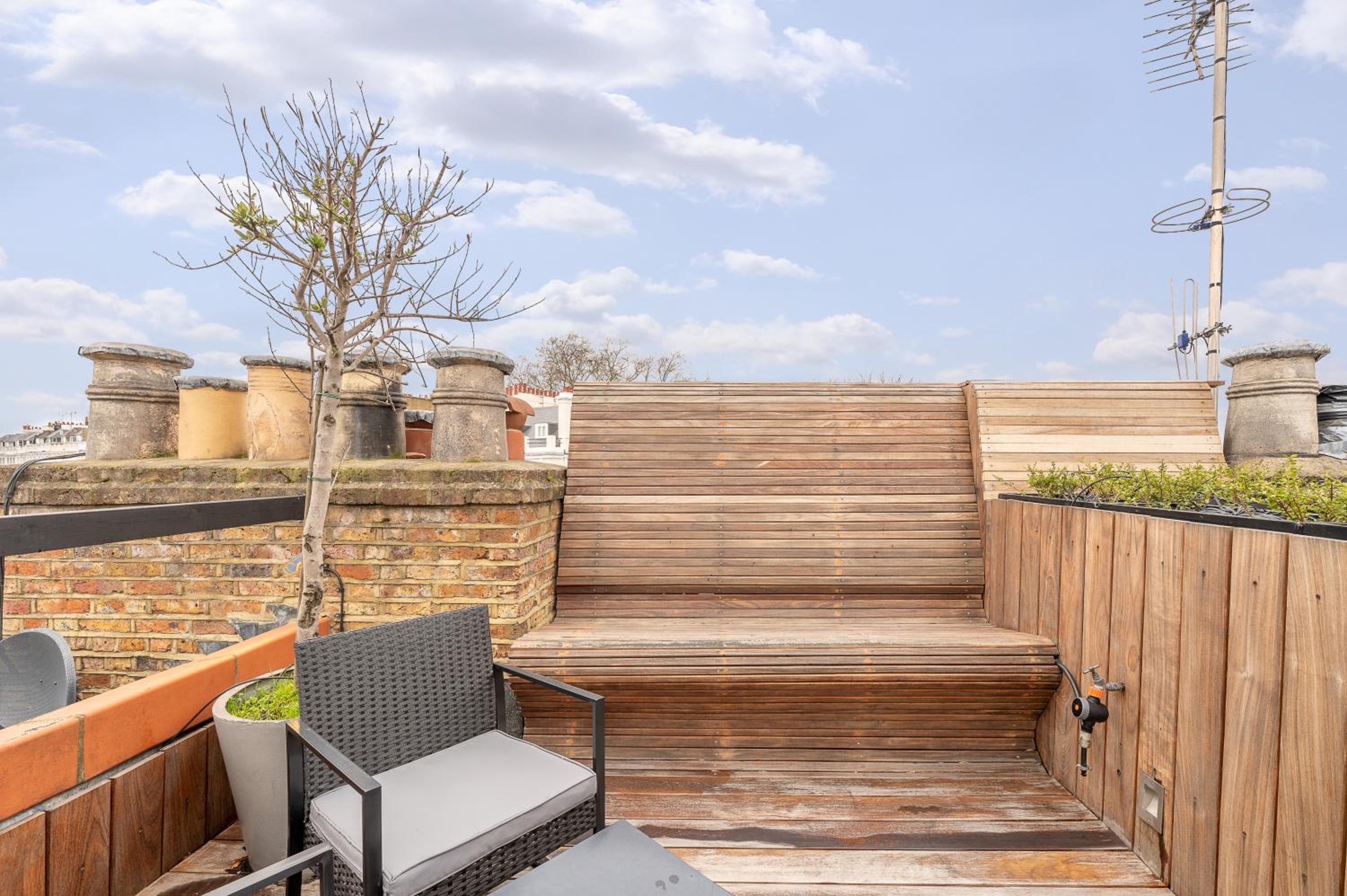 Brand New Refurbishment Townhouse in Notting Hill near Portobello Road with AC Air Conditioning & Roof Terrace