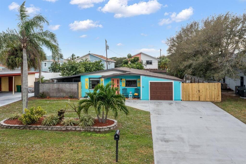 Laid-Back Bungalow 25 Blocks to Beach with Pool, Kayak and SUP Access