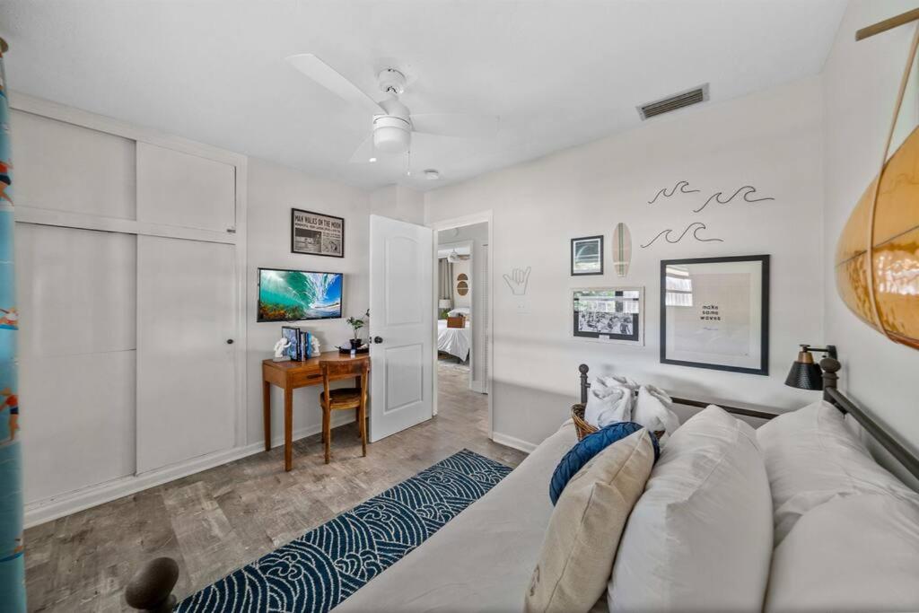 Laid-Back Bungalow 25 Blocks to Beach with Pool, Kayak and SUP Access