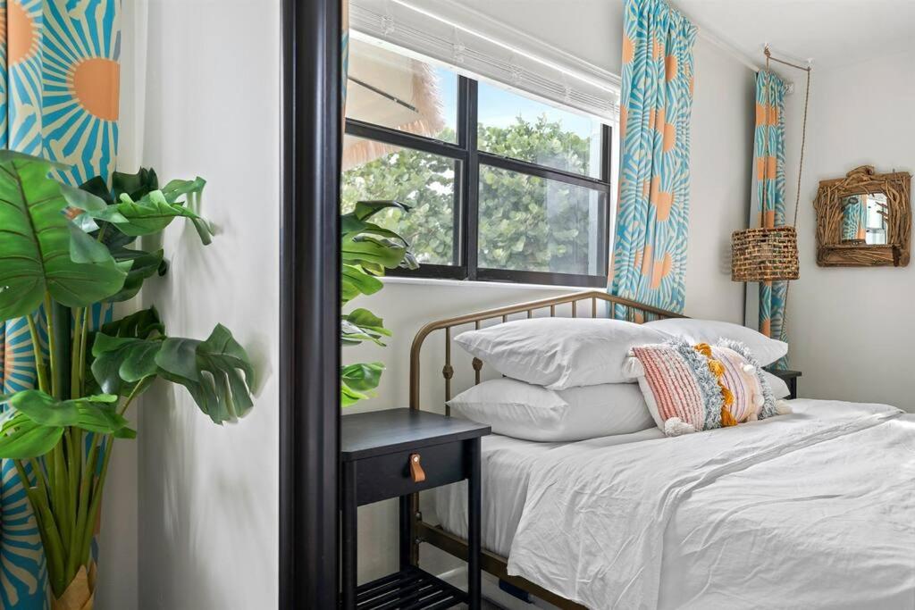 Laid-Back Bungalow 25 Blocks to Beach with Pool, Kayak and SUP Access