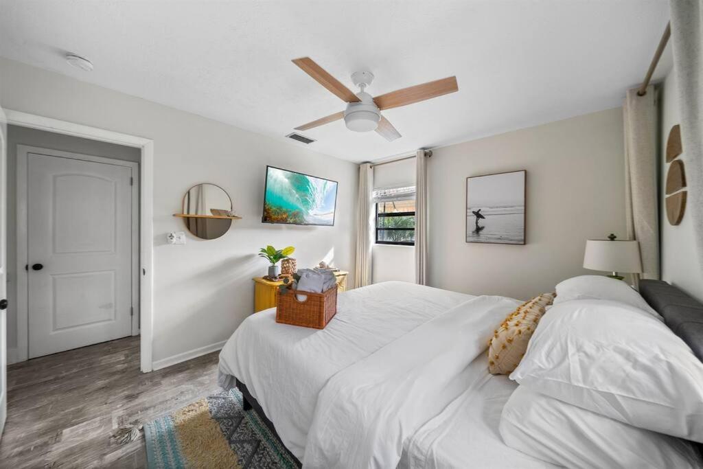 Laid-Back Bungalow 25 Blocks to Beach with Pool, Kayak and SUP Access