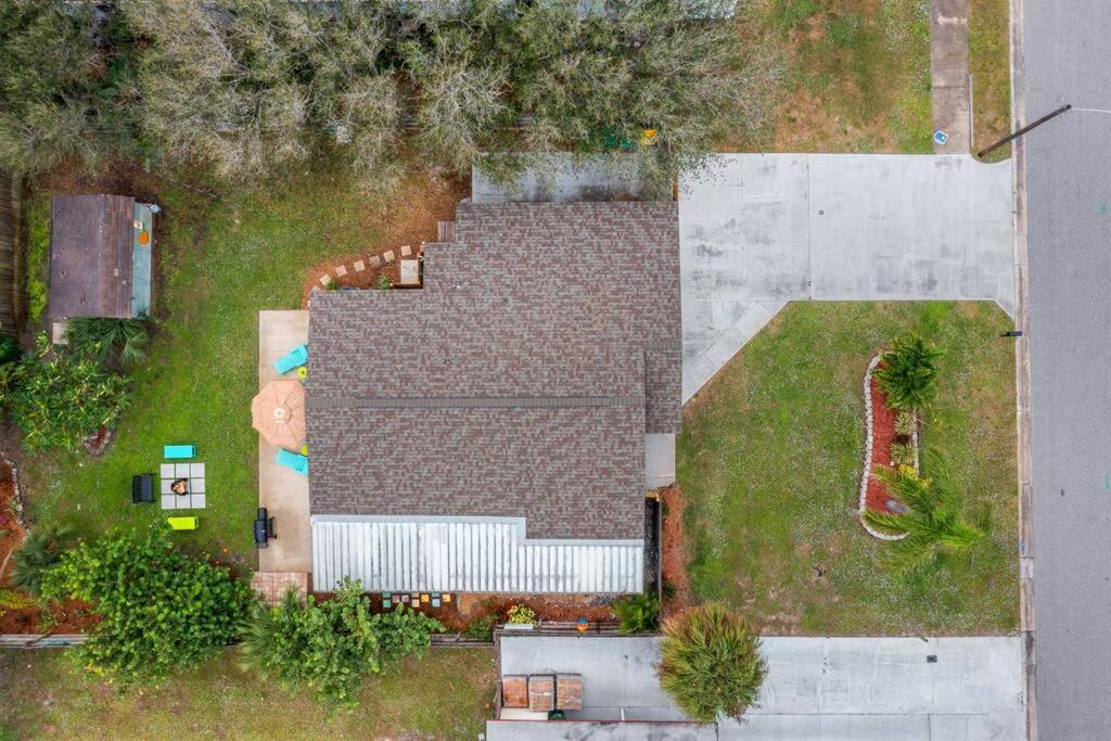 Laid-Back Bungalow 25 Blocks to Beach with Pool, Kayak and SUP Access