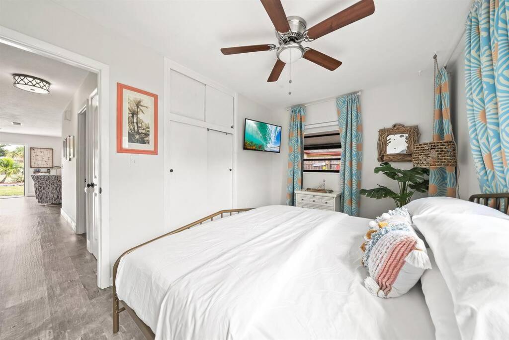 Laid-Back Bungalow 25 Blocks to Beach with Pool, Kayak and SUP Access