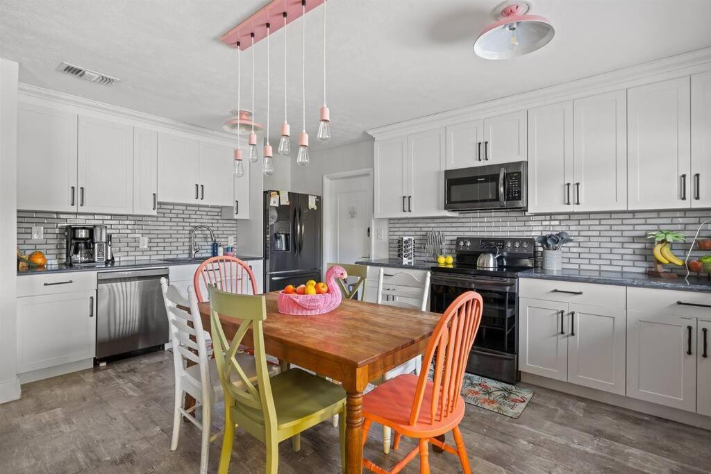 Laid-Back Bungalow 25 Blocks to Beach with Pool, Kayak and SUP Access