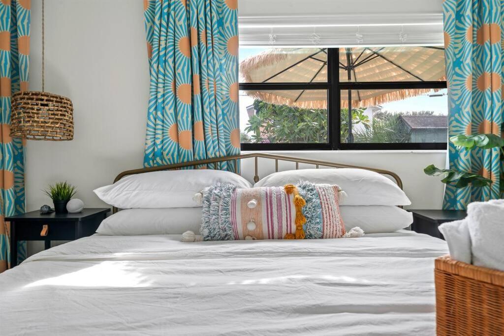 Laid-Back Bungalow 25 Blocks to Beach with Pool, Kayak and SUP Access