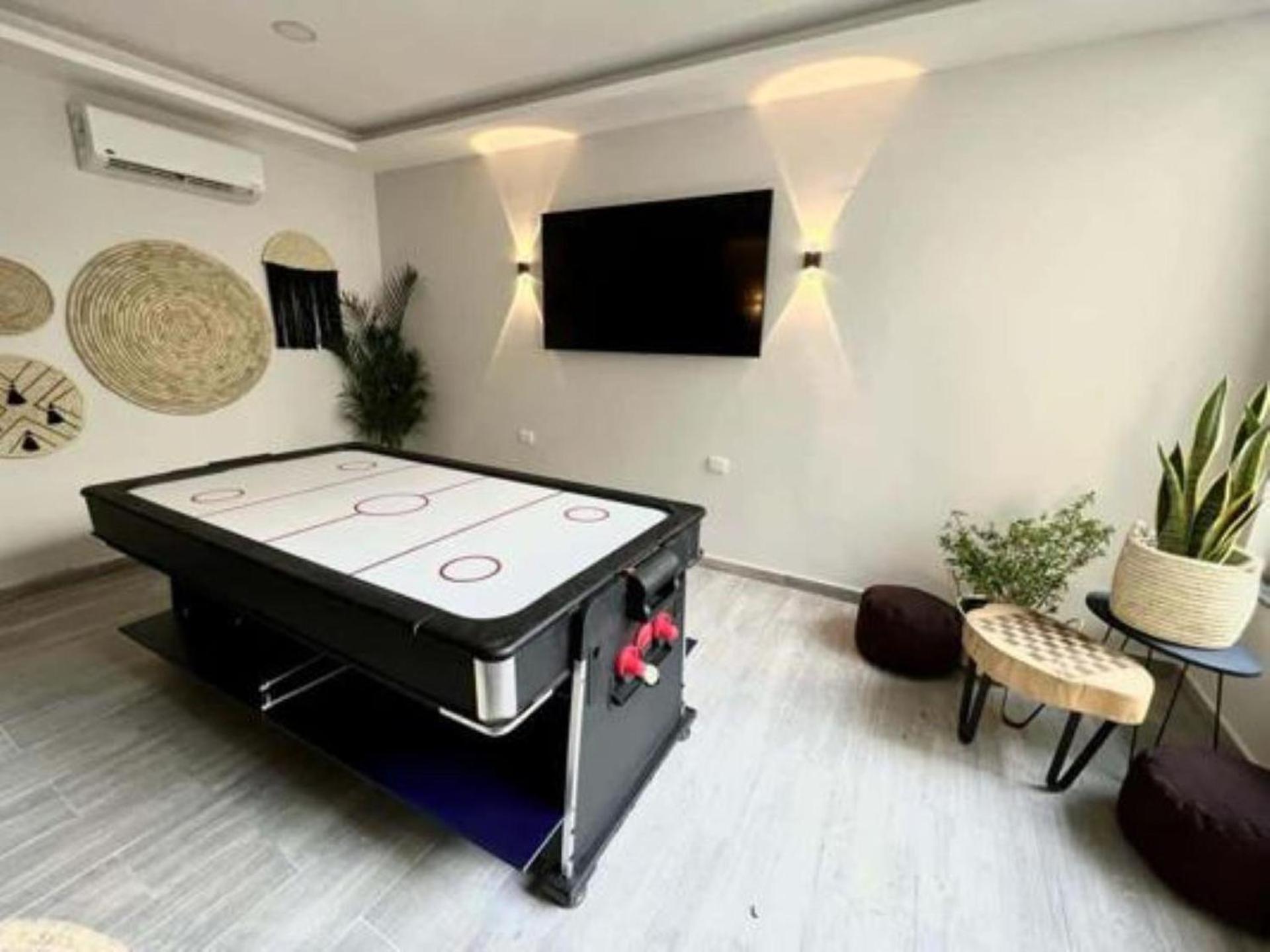 Studio Sleeps 2 with Balcony Pool & Parking