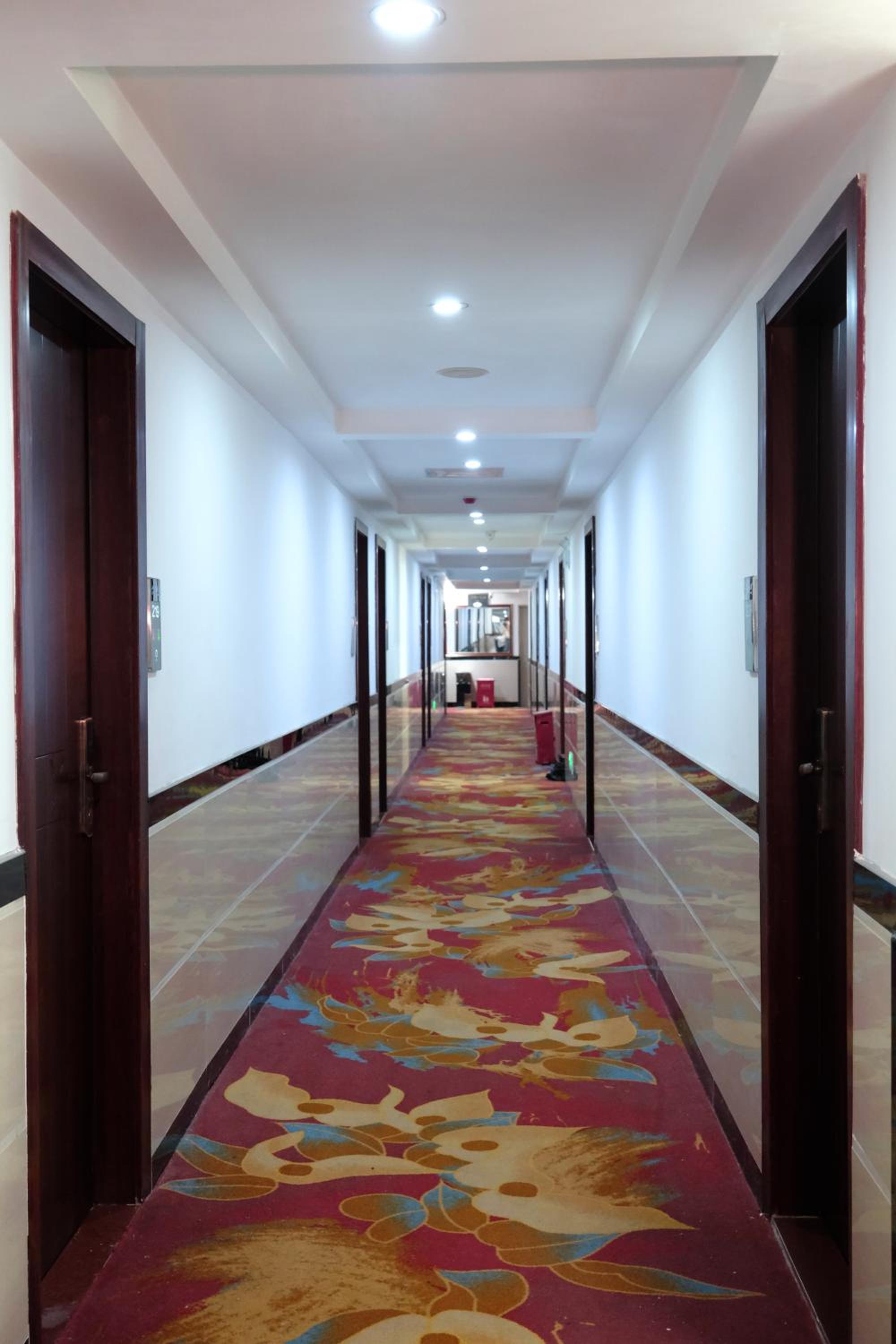 Huahang Hotel - Guangzhou Baiyun International Airport - Free airport shuttle bus