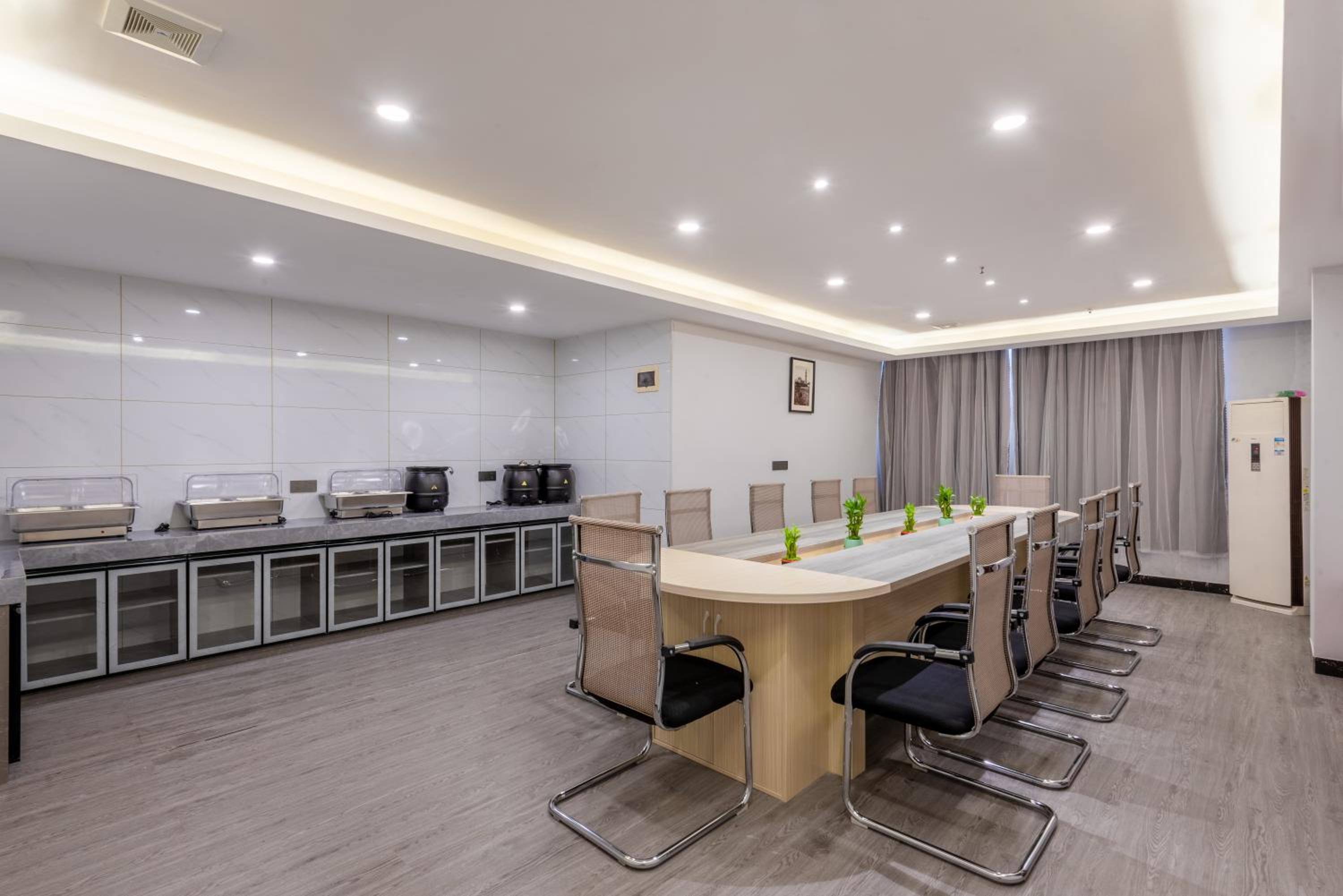 Huahang Hotel - Guangzhou Baiyun International Airport - Free airport shuttle bus