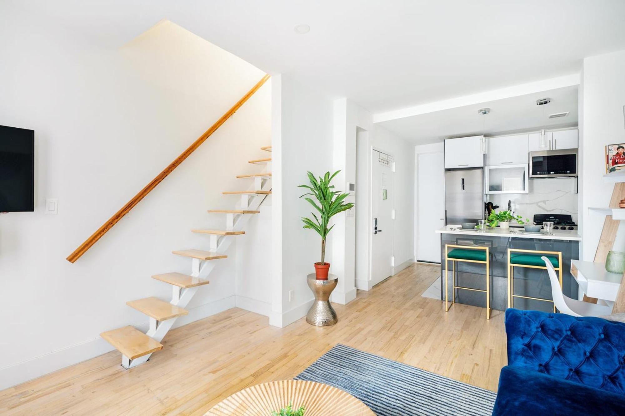 1597-PHN PH Duplex -Private Outdoor Deck W D