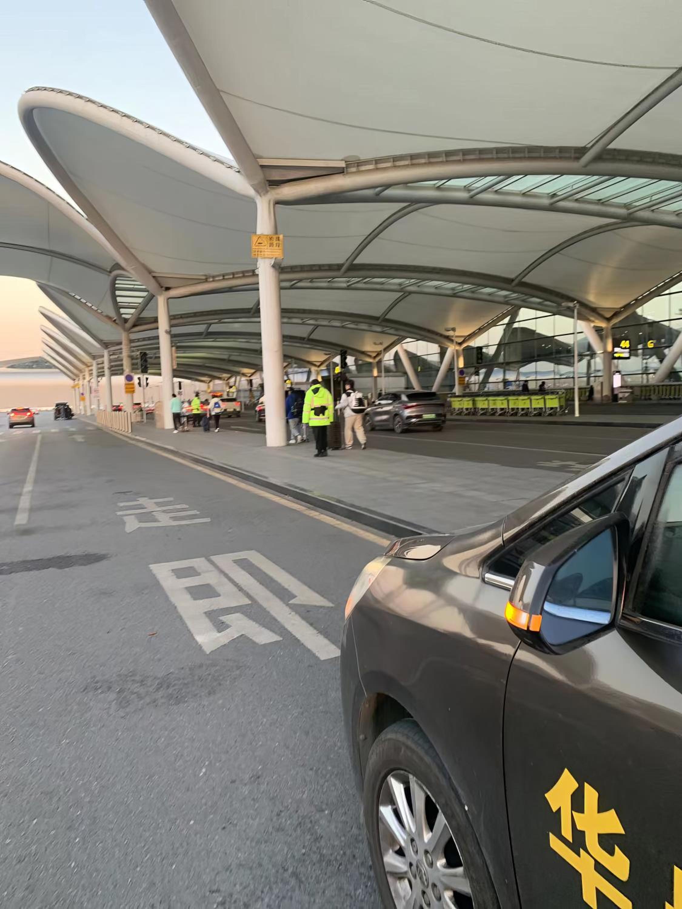 Huahang Hotel - Guangzhou Baiyun International Airport - Free airport shuttle bus